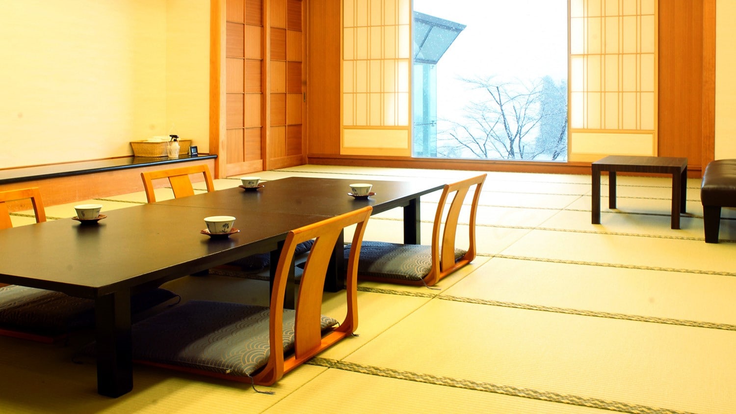 30 다다미의 단란 일본식 방(버스・화장실・세면대 없음)《금연》