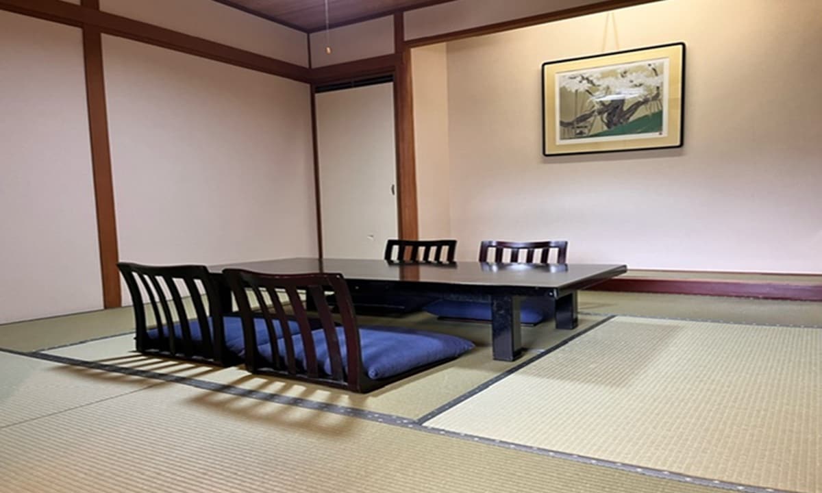 [Guest room: Deluxe Japanese-Western room on the garden side]