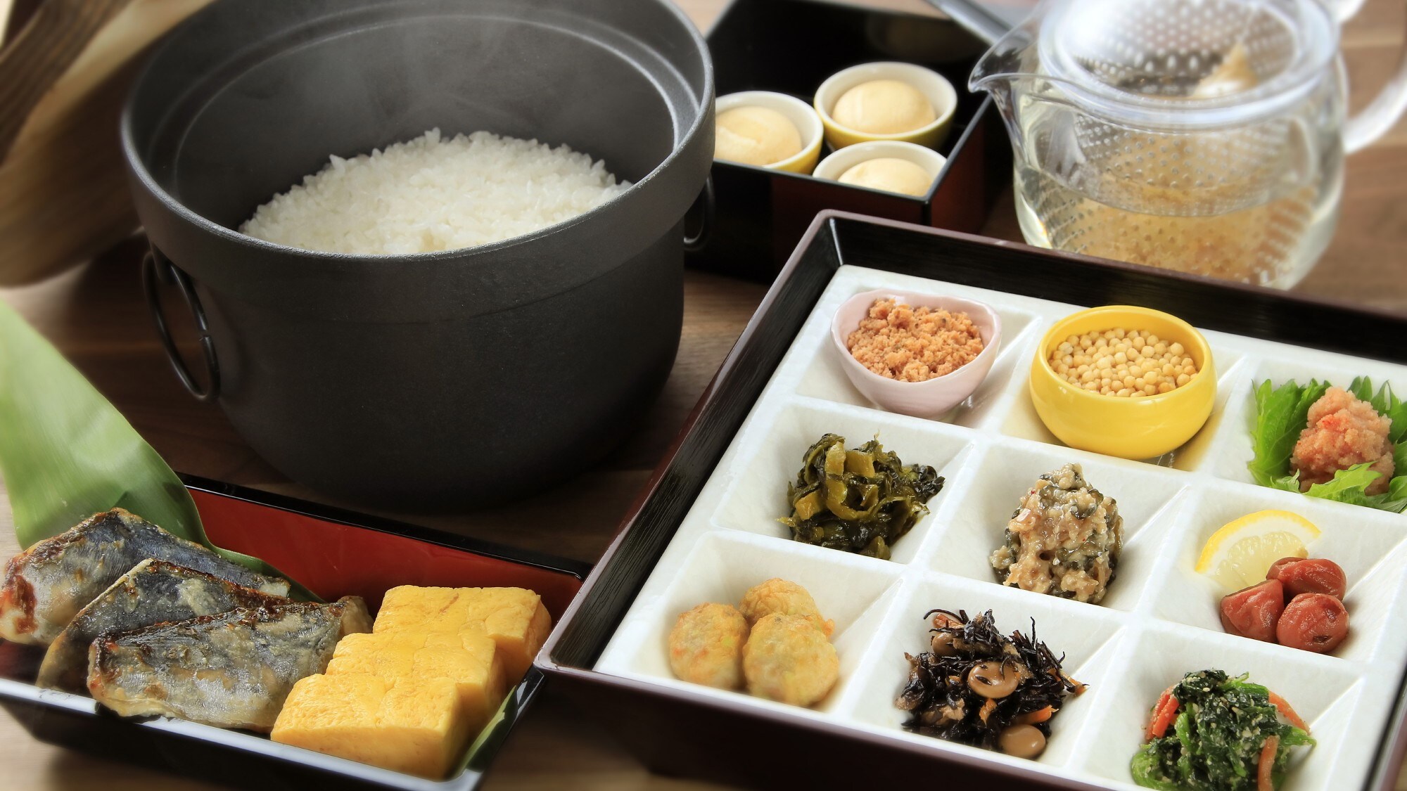 Một bữa sáng kiểu Nhật được chuẩn bị kỹ lưỡng, đáp ứng cả nhu cầu thể chất lẫn tinh thần. (Ví dụ)