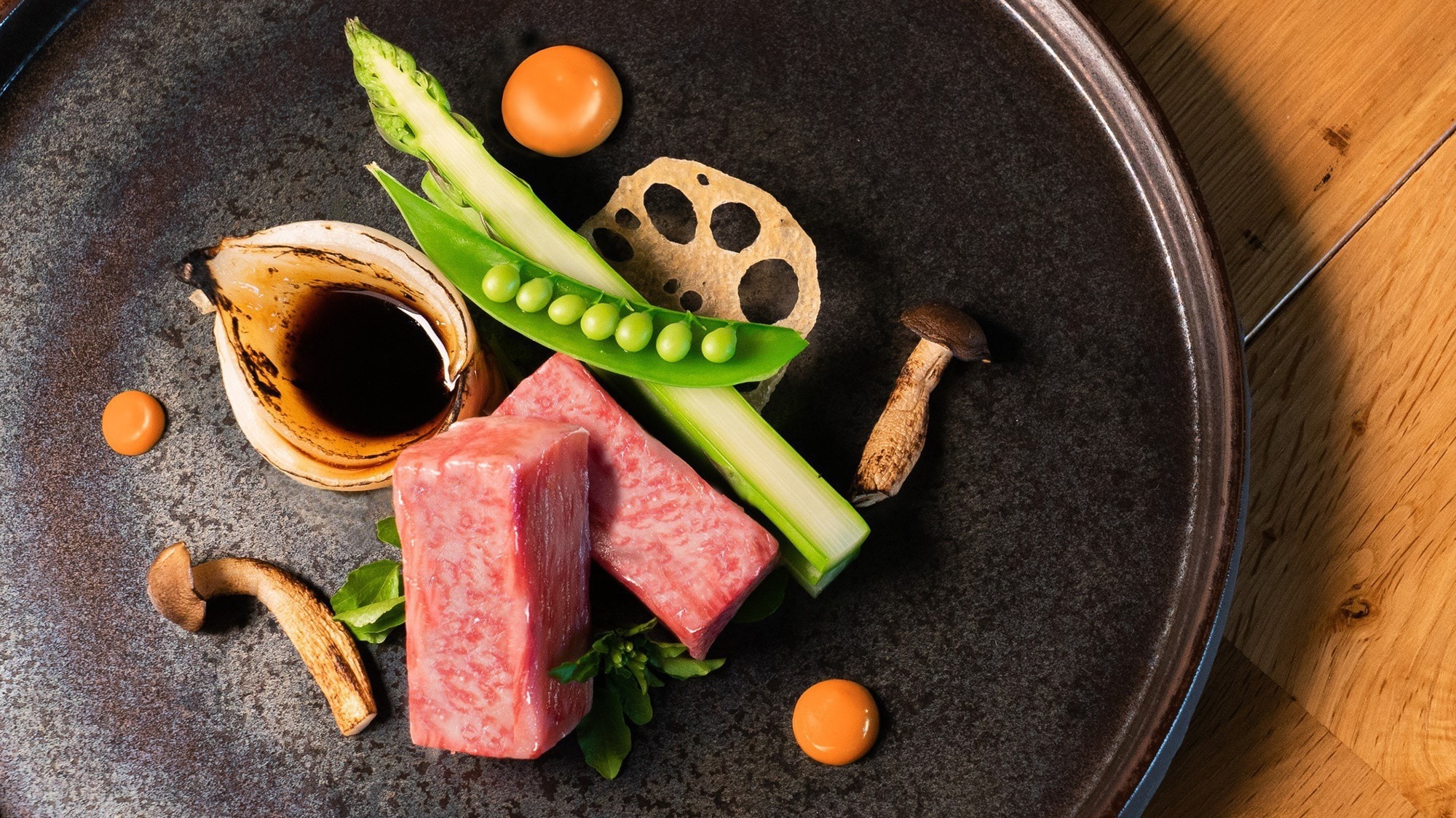 [Yonezawa beef steak] Please enjoy the fine lean meat and refreshing fat.