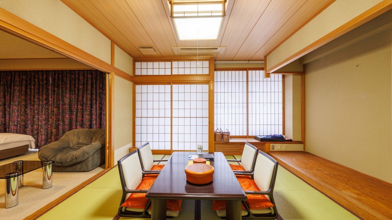 【家庭房】在日式房間裡談論您的旅行回憶。