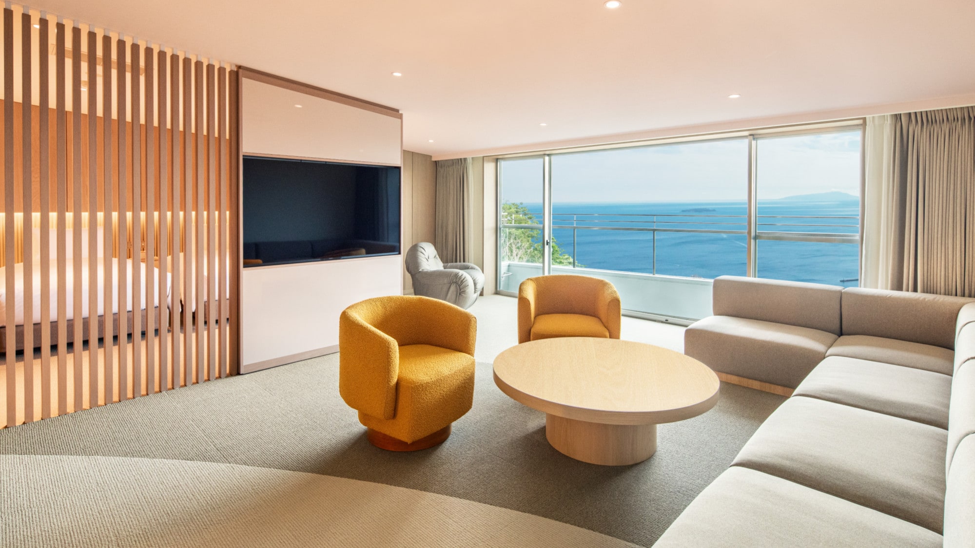 [Grand Bach Deluxe Triple] A 76 square meter corner room that can accommodate up to 4 people