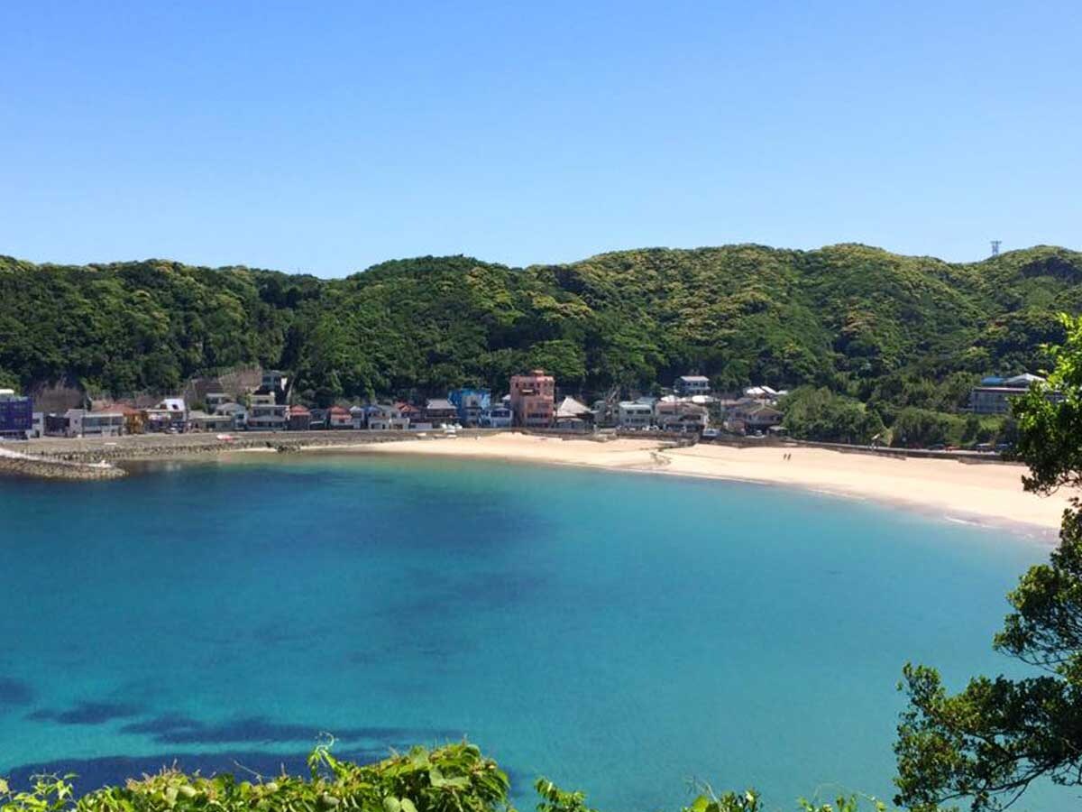 2 minutes walk to Sotoura Beach