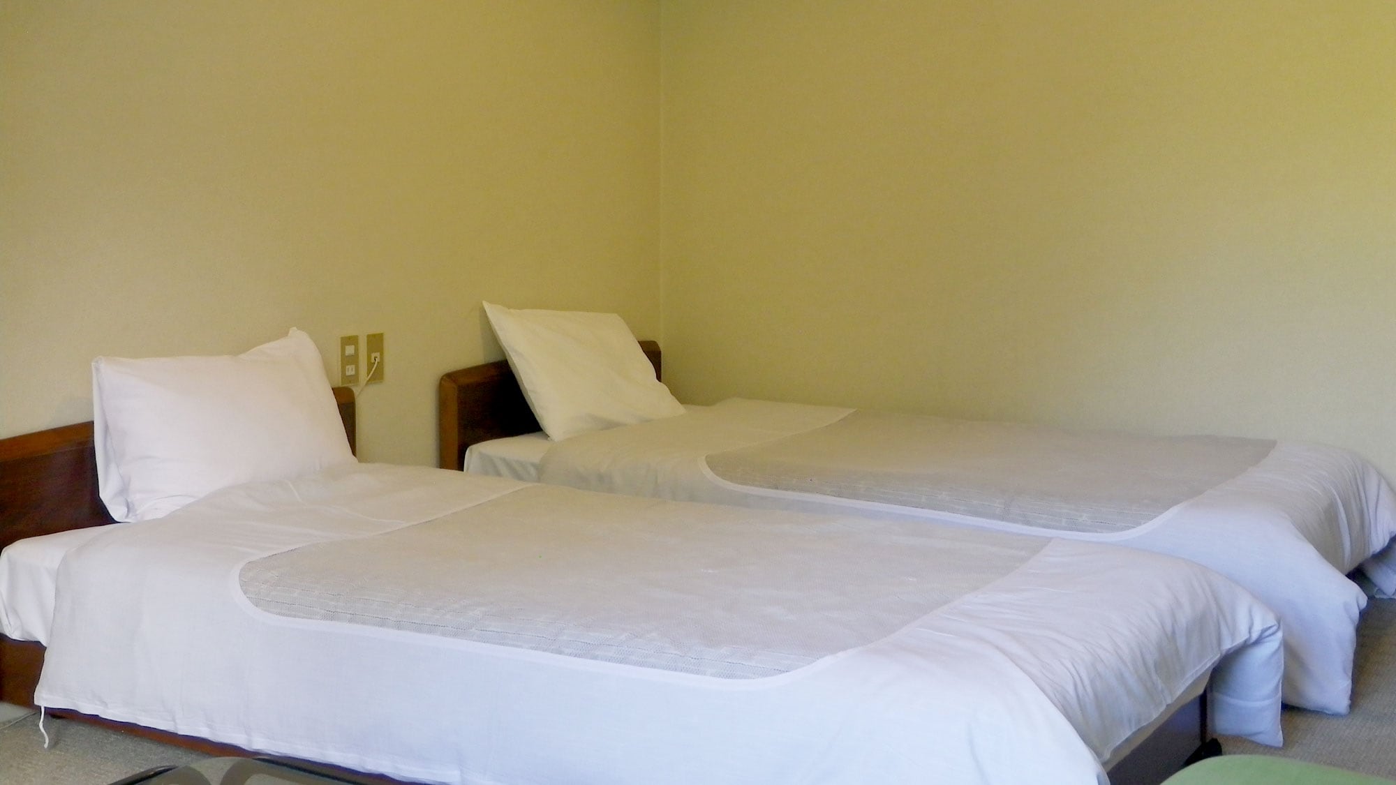 *[New building Western-style room] A relaxing Western-style room with a bed type that makes it easy to get up and go to bed