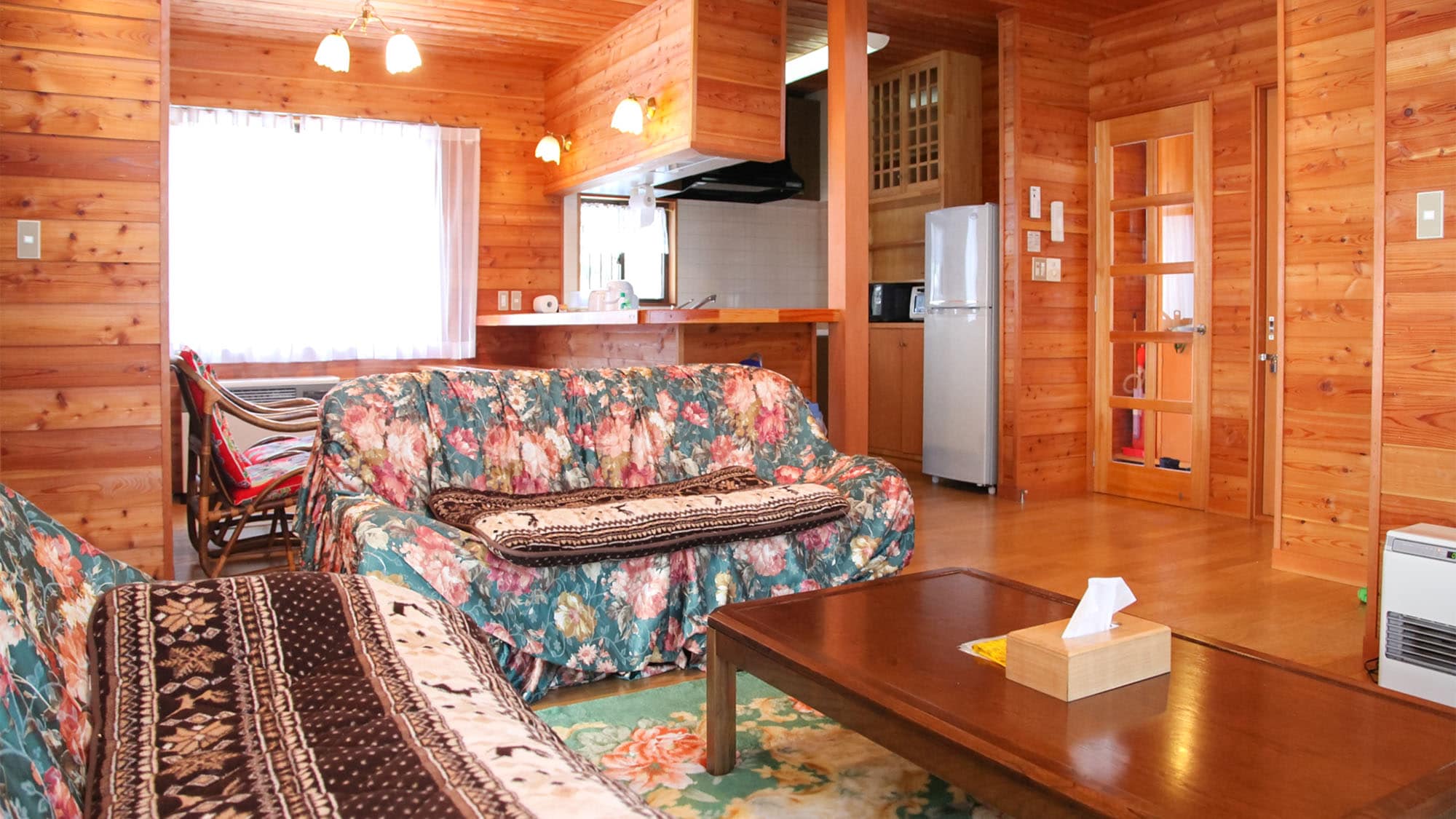 ・Arrietty – Features a stylish living room and a kitchen that opens up to the outside.