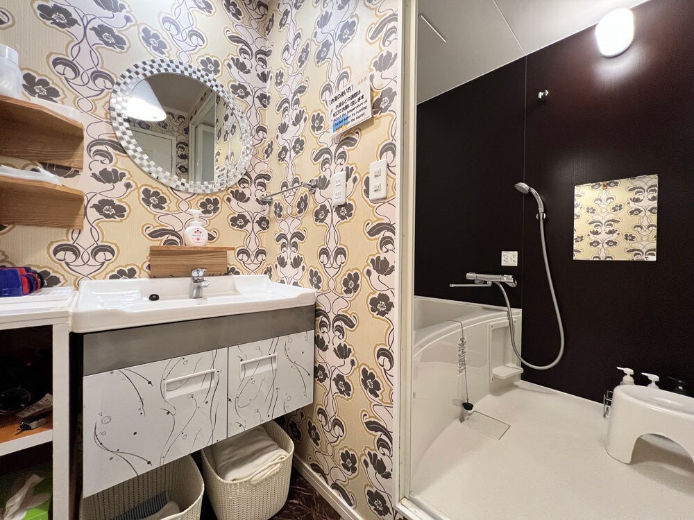 Powder room, bathroom