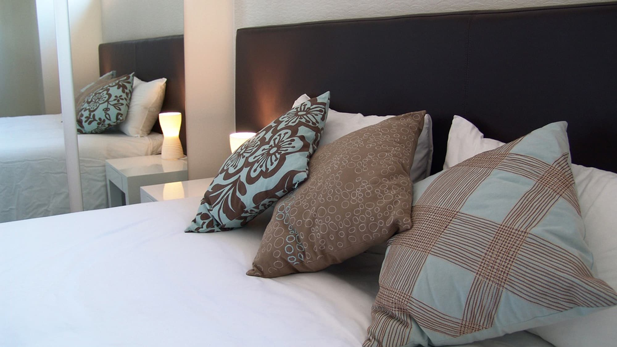 Bedroom (choice of twin or double)