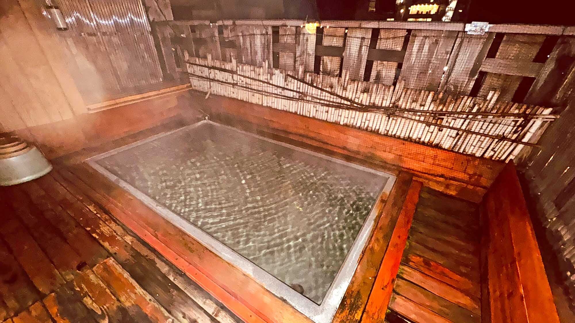 Open-air observation bath (night)