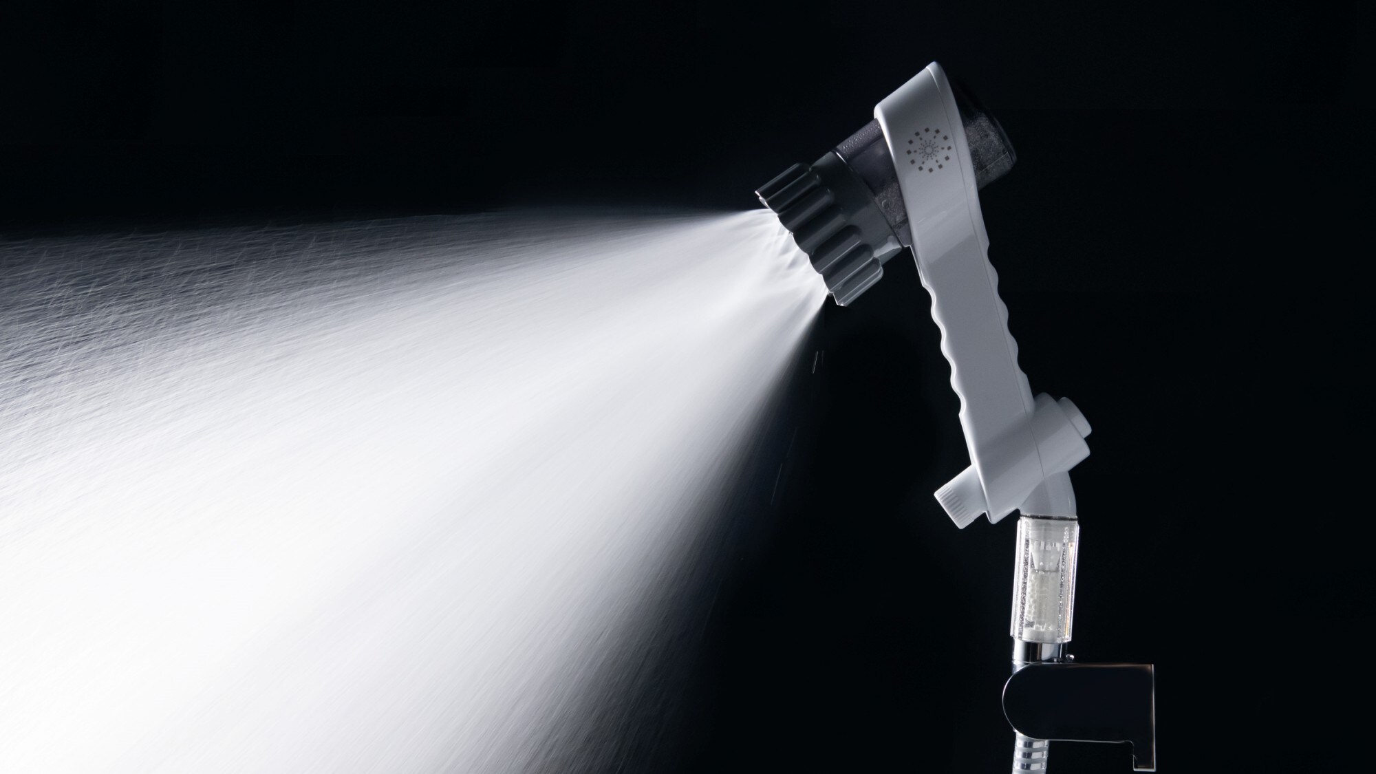 The shower head in the guest room is equipped with "Miracle". A premium all-in-one with a bathing facial device