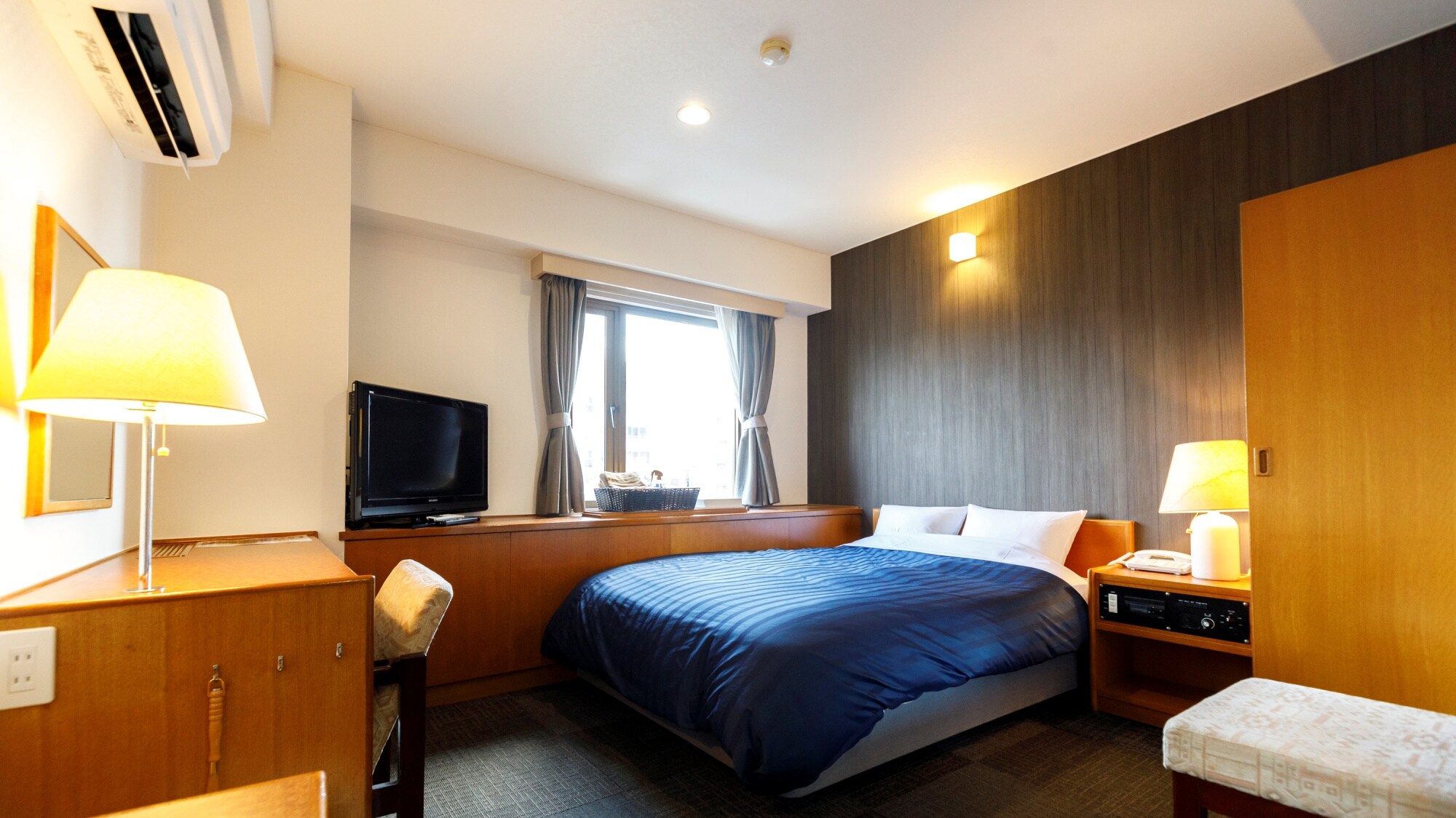 Kamar ganda dengan AC (individu atau sentral)