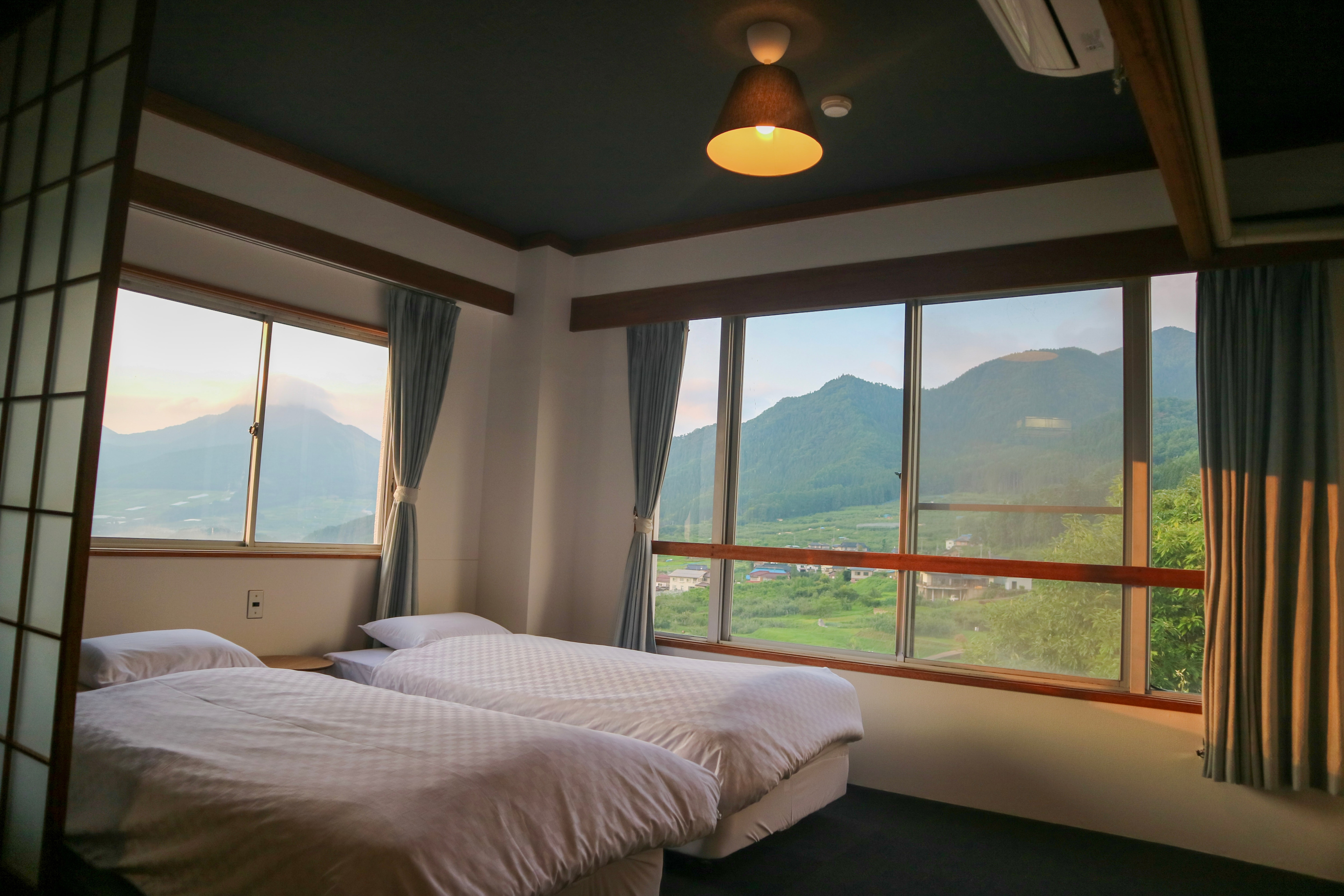Japanese-Western style room