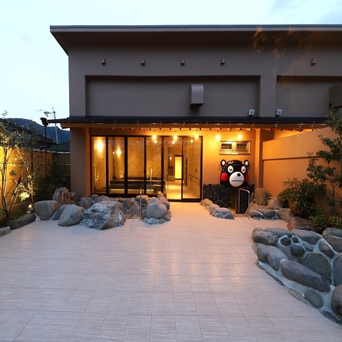Large open-air bath