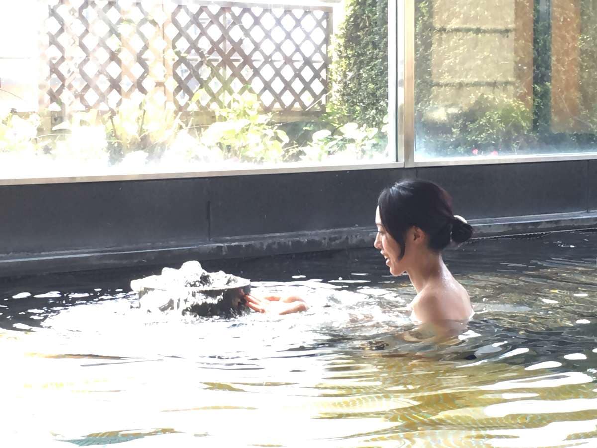 Enjoy a relaxing hot spring ♪