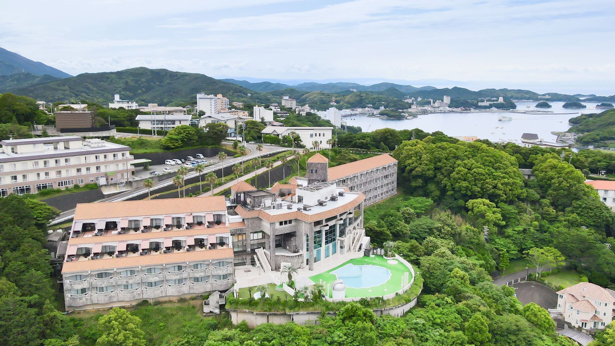 A Southern European-style resort hotel located on a hill overlooking Toba Bay.
