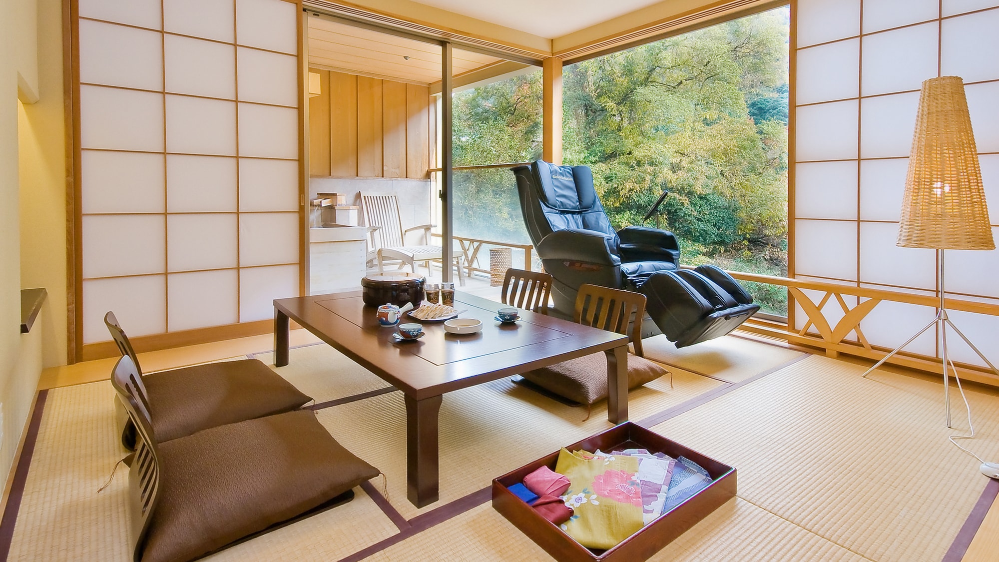 [Guest room with open-air bath-Japanese-Western style room-] Let's get together in a calm Japanese space ♪