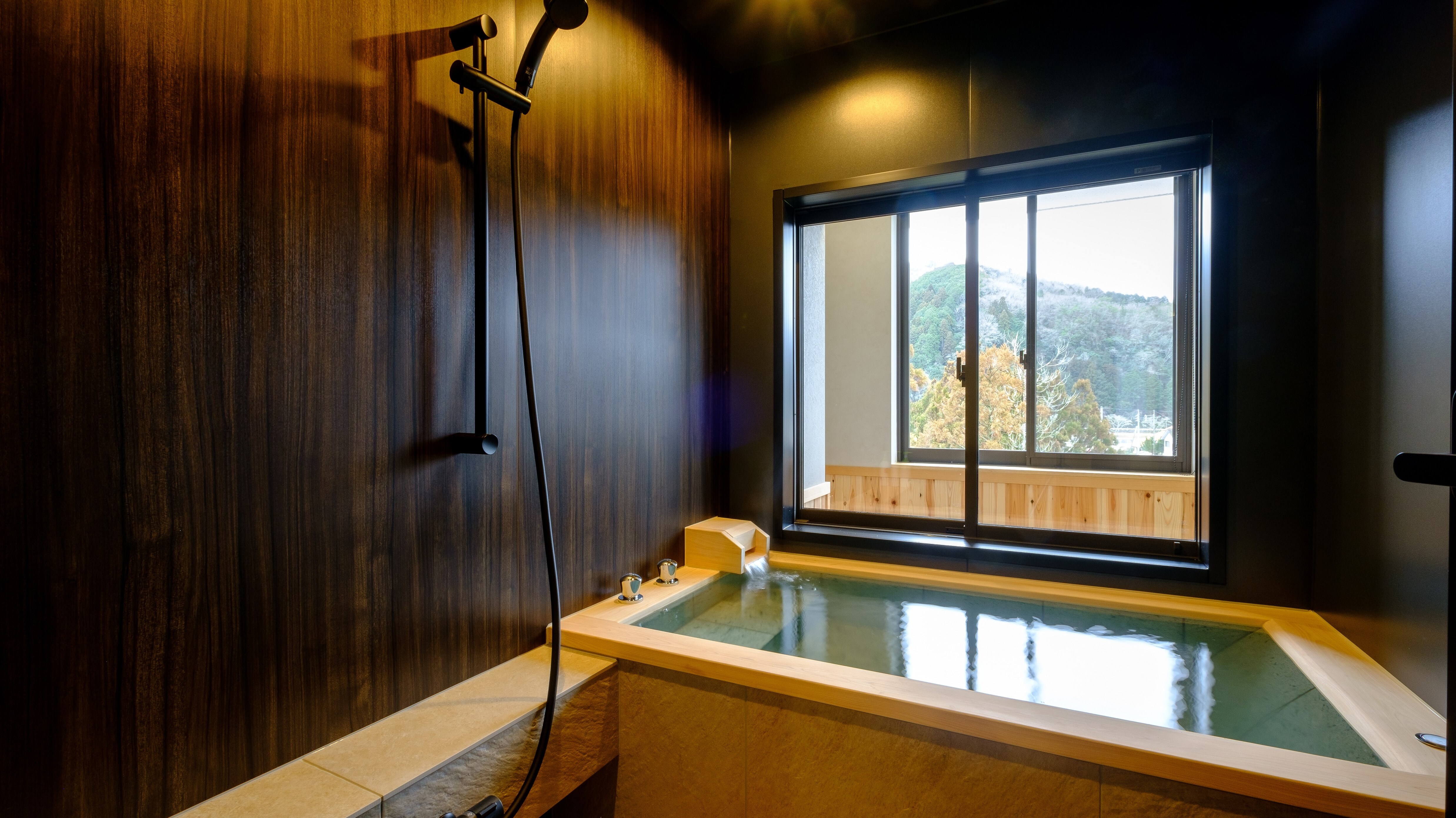 **Modern Japanese room with a view bath [Nadeshiko] Enjoy a relaxing time with bath salts made from natural cypress from Mimasaka*