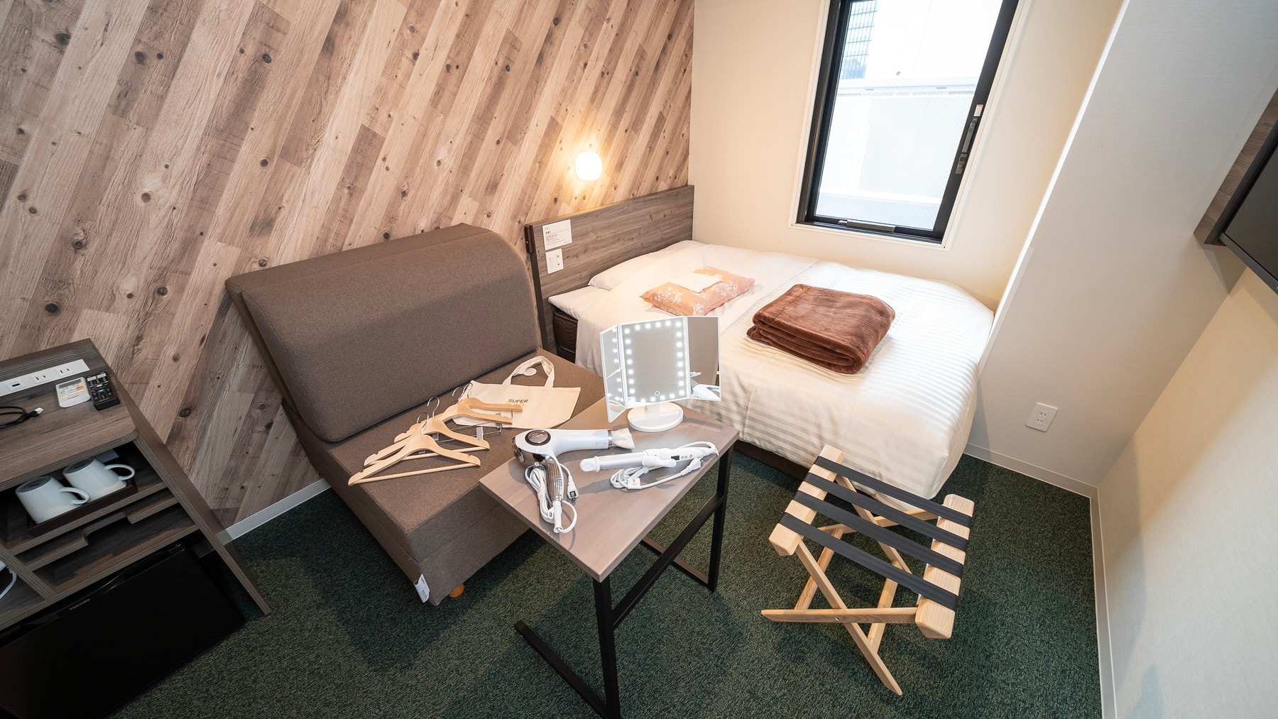 The ladies' room is packed with services that consider women's beauty and health.