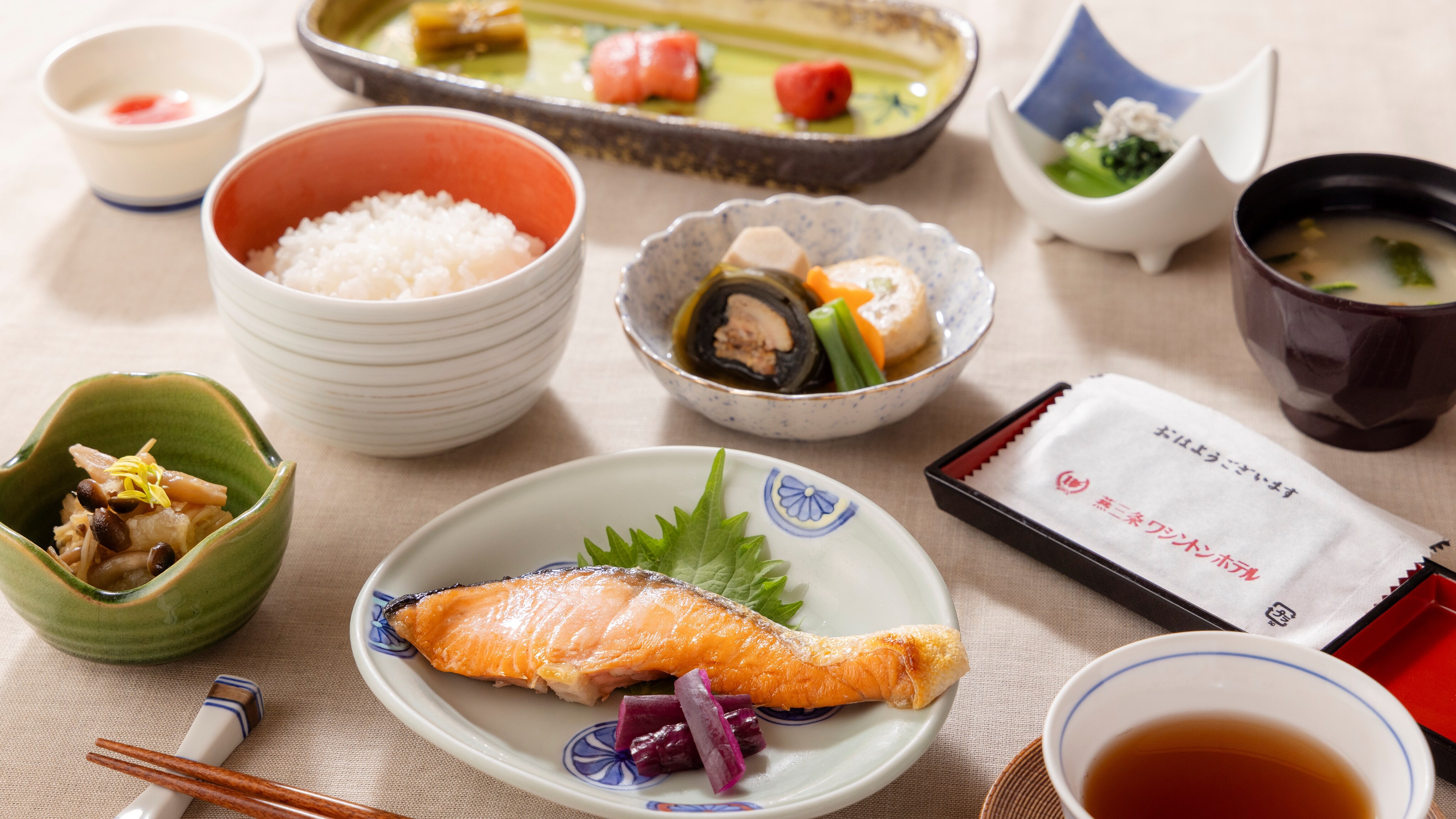 *Breakfast (Japanese set meal)/Free refills of rice and miso soup! Delicious side dishes and Niigata Koshihikari rice provided