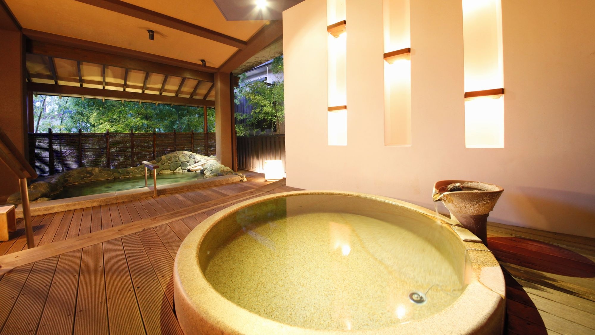 Bathroom: Tsubaki-no-Yu round stone bath
