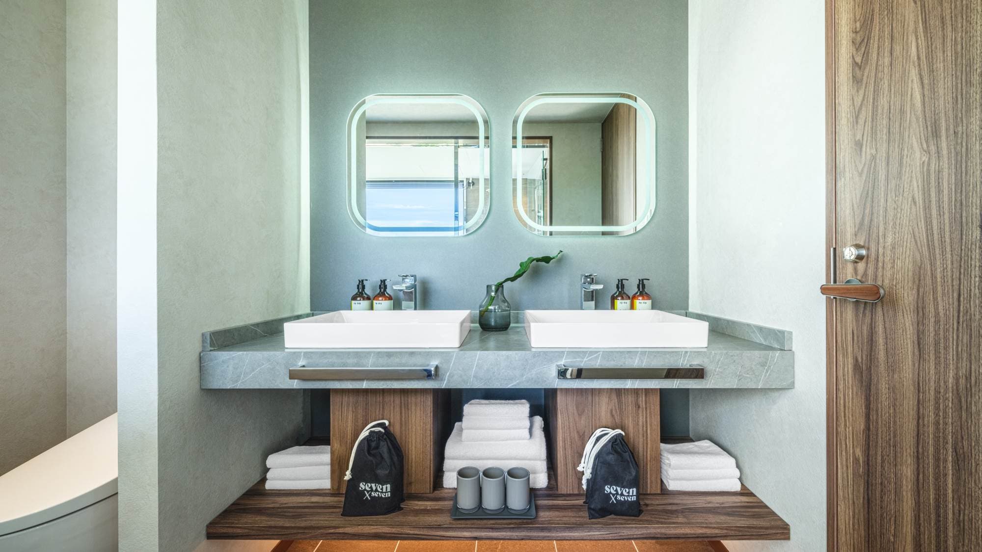 Deluxe bunk with jacuzzi