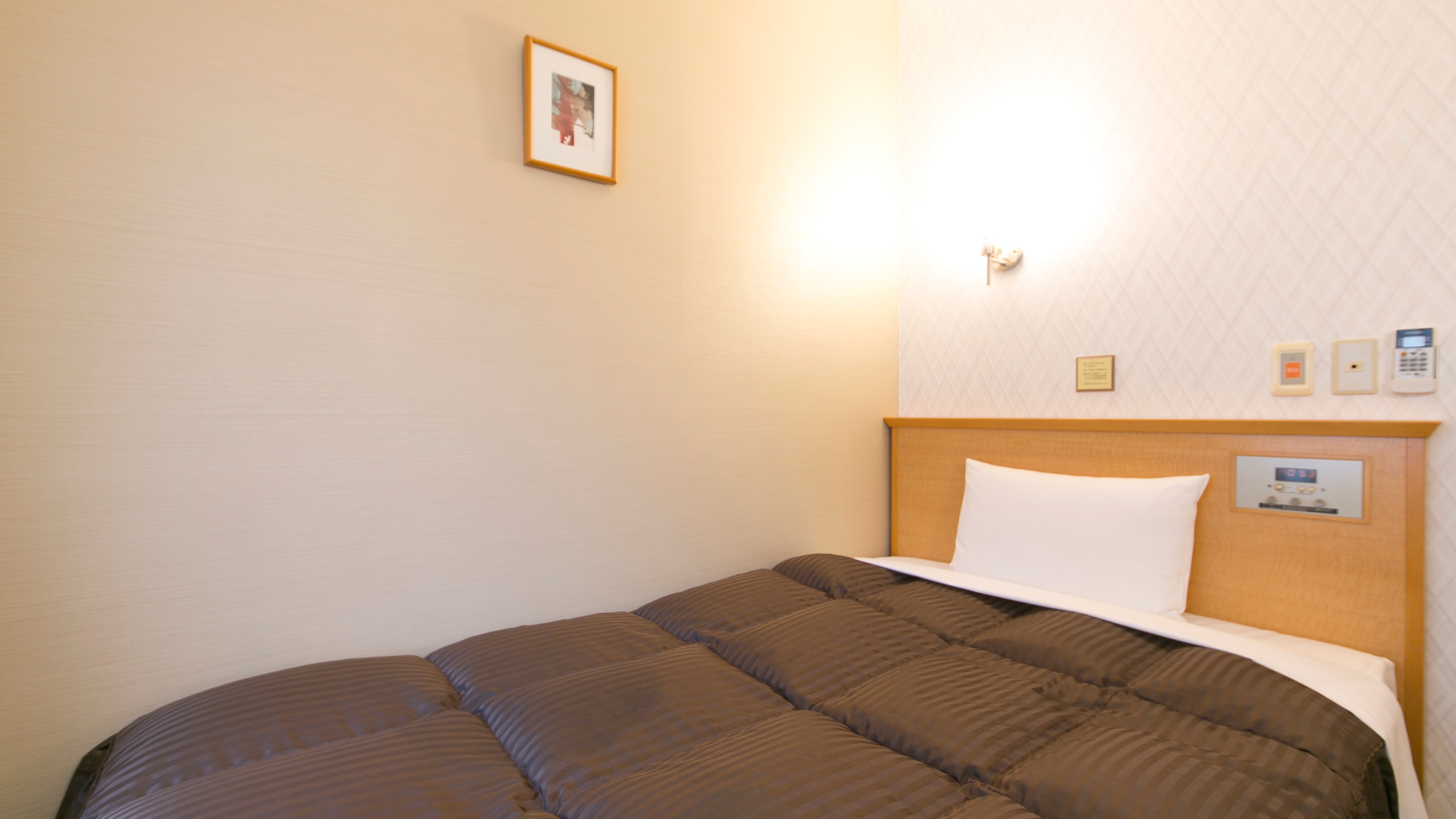 All rooms are equipped with semi-double beds (120 & times; 190)