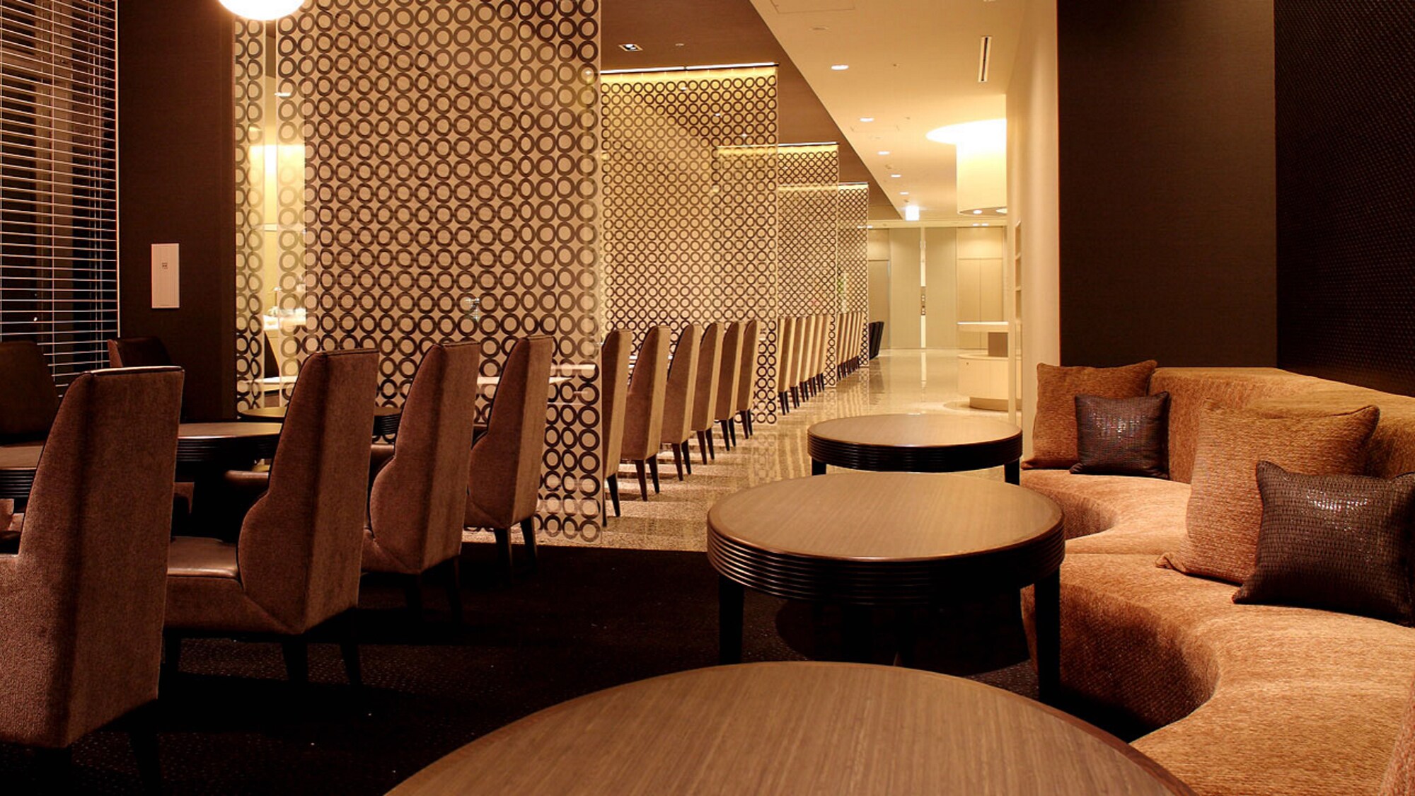 Lounge (lantai 4 hotel)