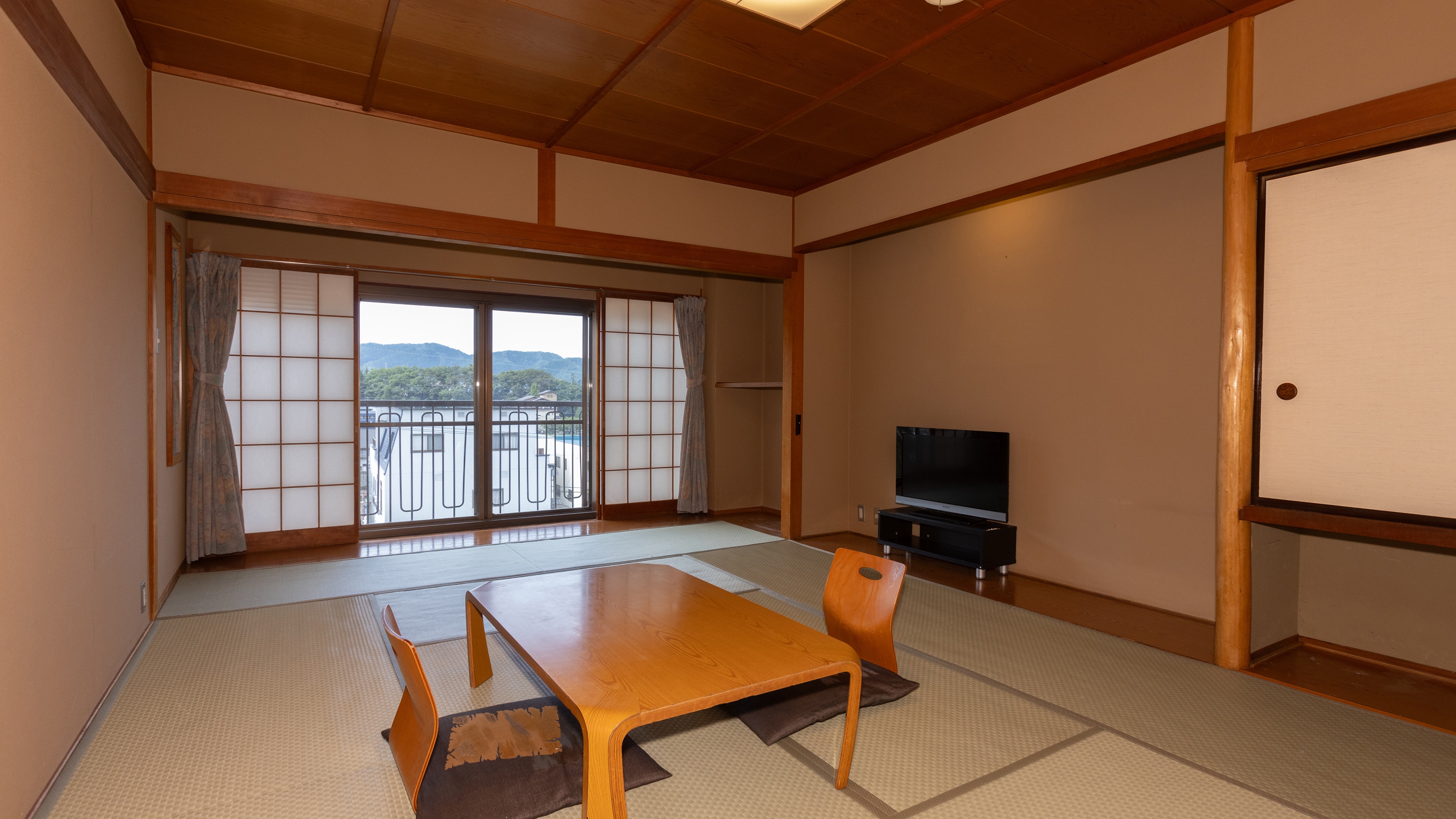 High floor Japanese-style room (10 tatami mats)