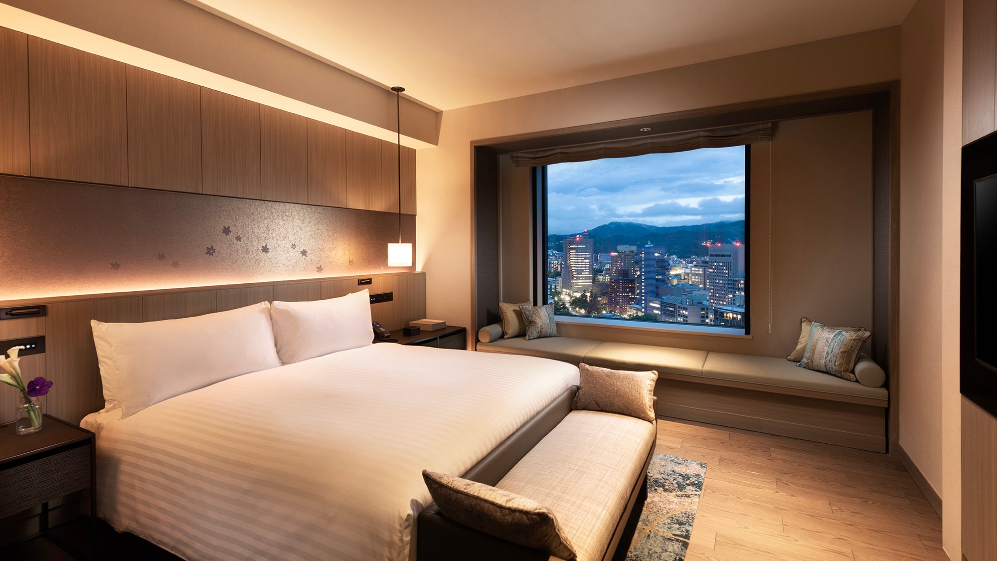 One Bed Suite (Non-Smoking)