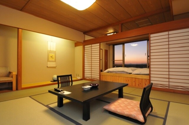 [Non-smoking] Japanese-style room 12.5 tatami mats + small rise with bath and toilet Mizuunkan