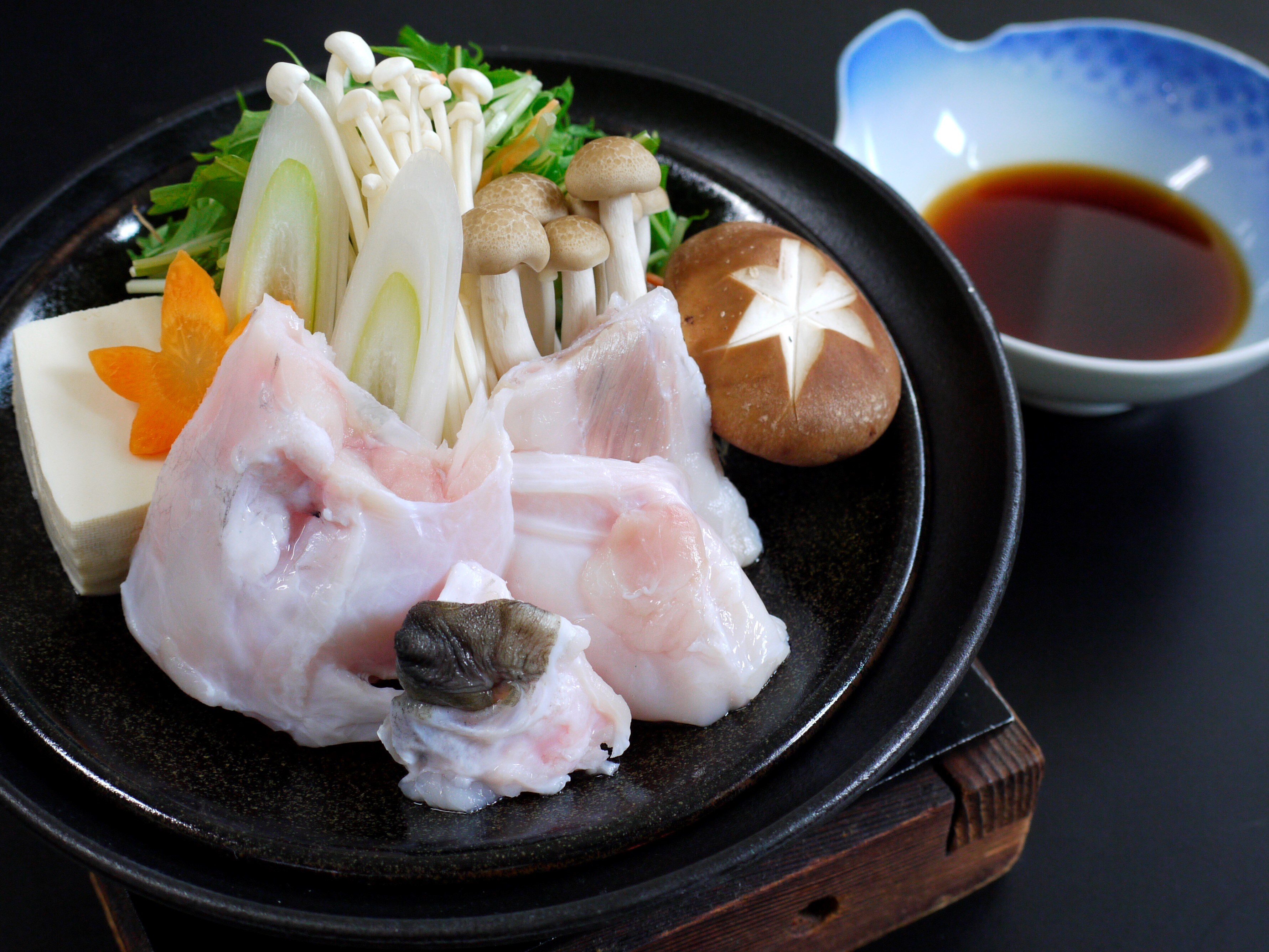 Warm food: Chirimushi Fugu “Kaiseki with Tarafuku Fugu” plan