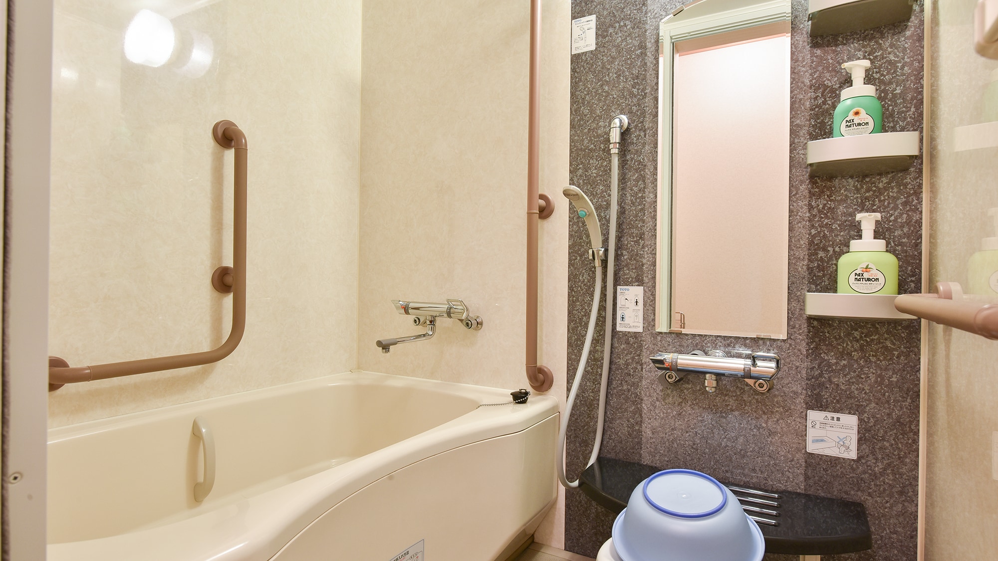*Japanese-style room with 12 tatami mats. It does not have a hot spring bath, but it does have a bath.