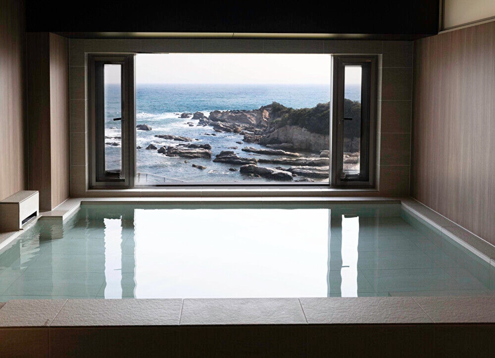 Women's hot spring observation bath "Akatsuki"