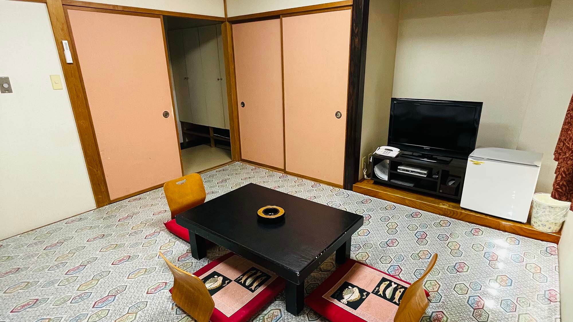 ・ <Japanese-style room> Relax in the Japanese-style room. Ideal for families and groups!