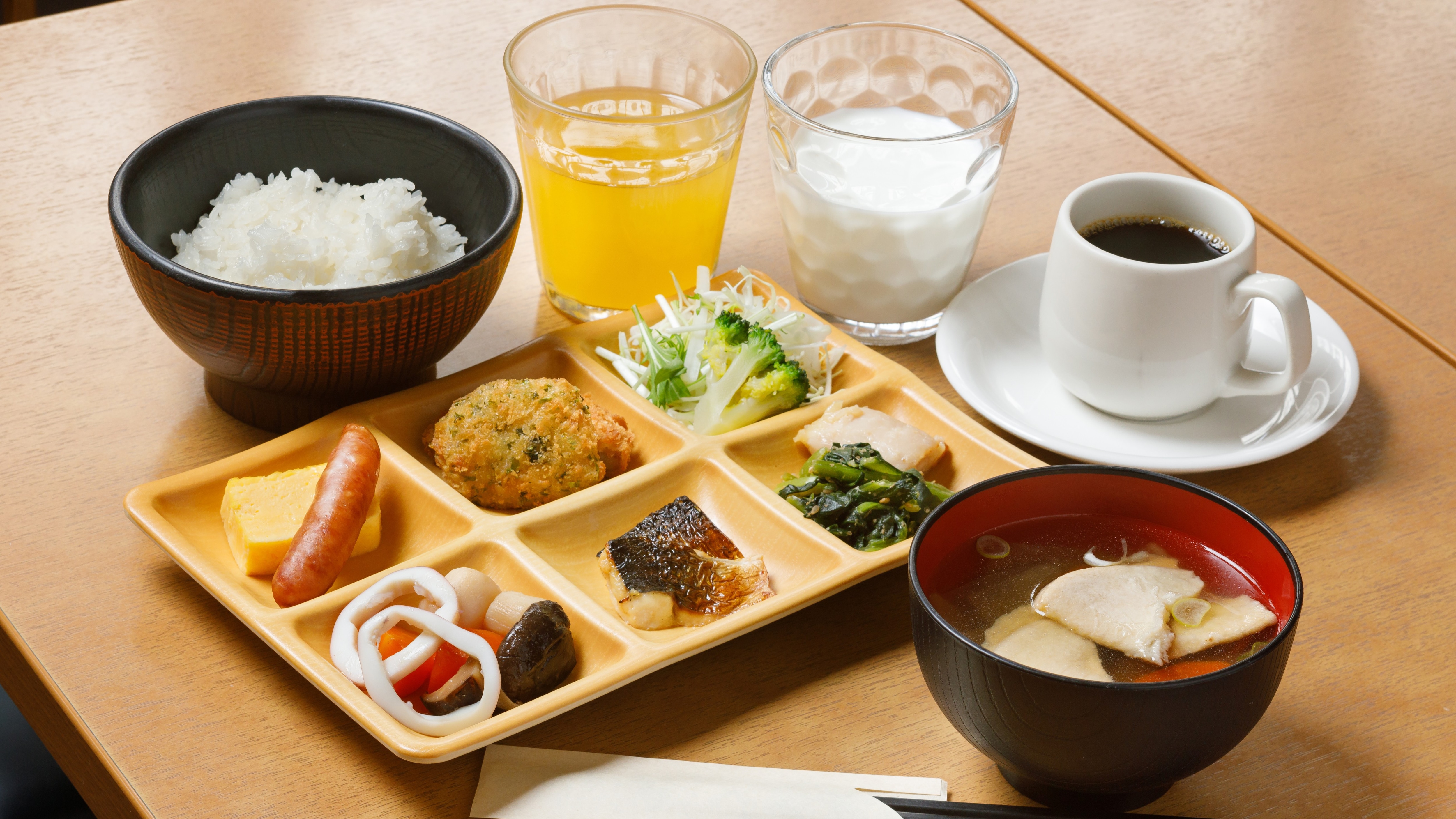[Buffet sarapan yang memungkinkan Anda mencicipi Hachinohe] Ikameshiya Horin