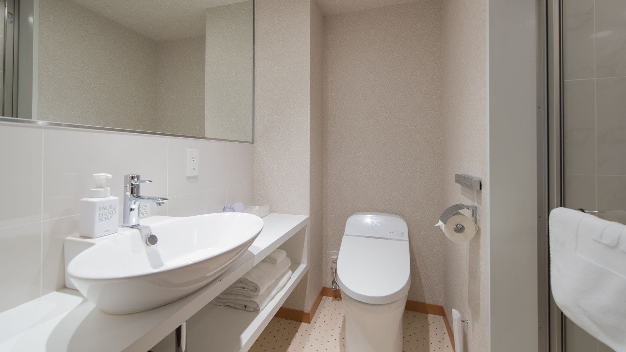 ◆Premium Twin｜Toilet with warm water washing function