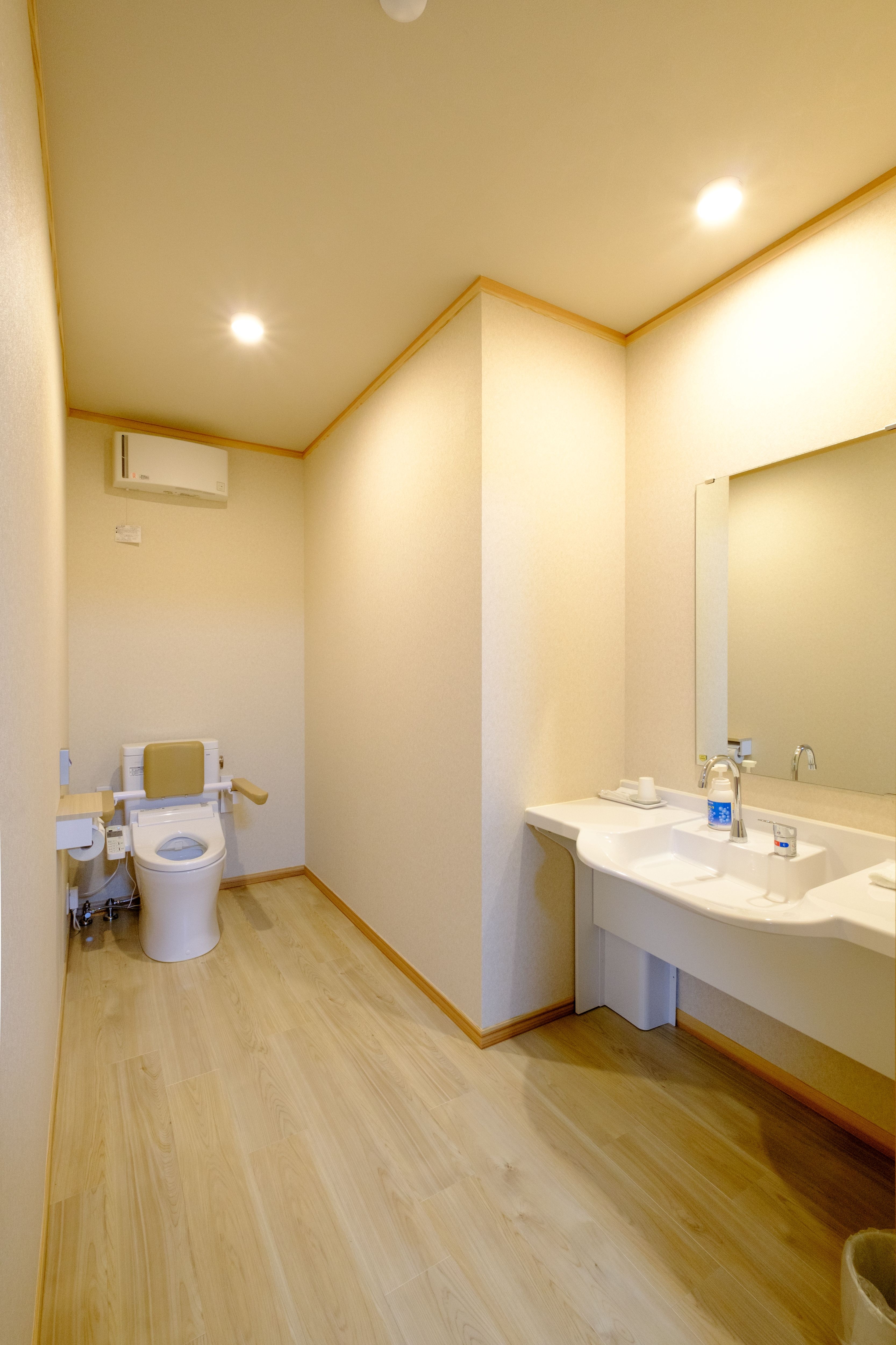 ห้องพักแบบตะวันตกสำหรับผู้พิการ ห้องน้ำ