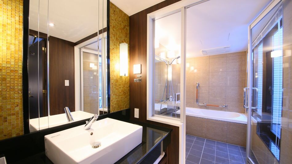 Deluxe Twin Room Bathroom