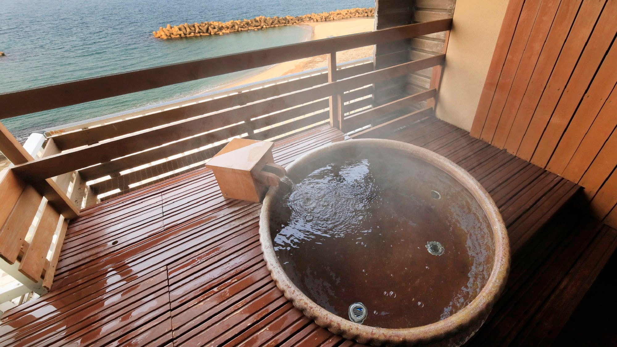 An example of an 8 tatami Japanese-style room with an open-air bath