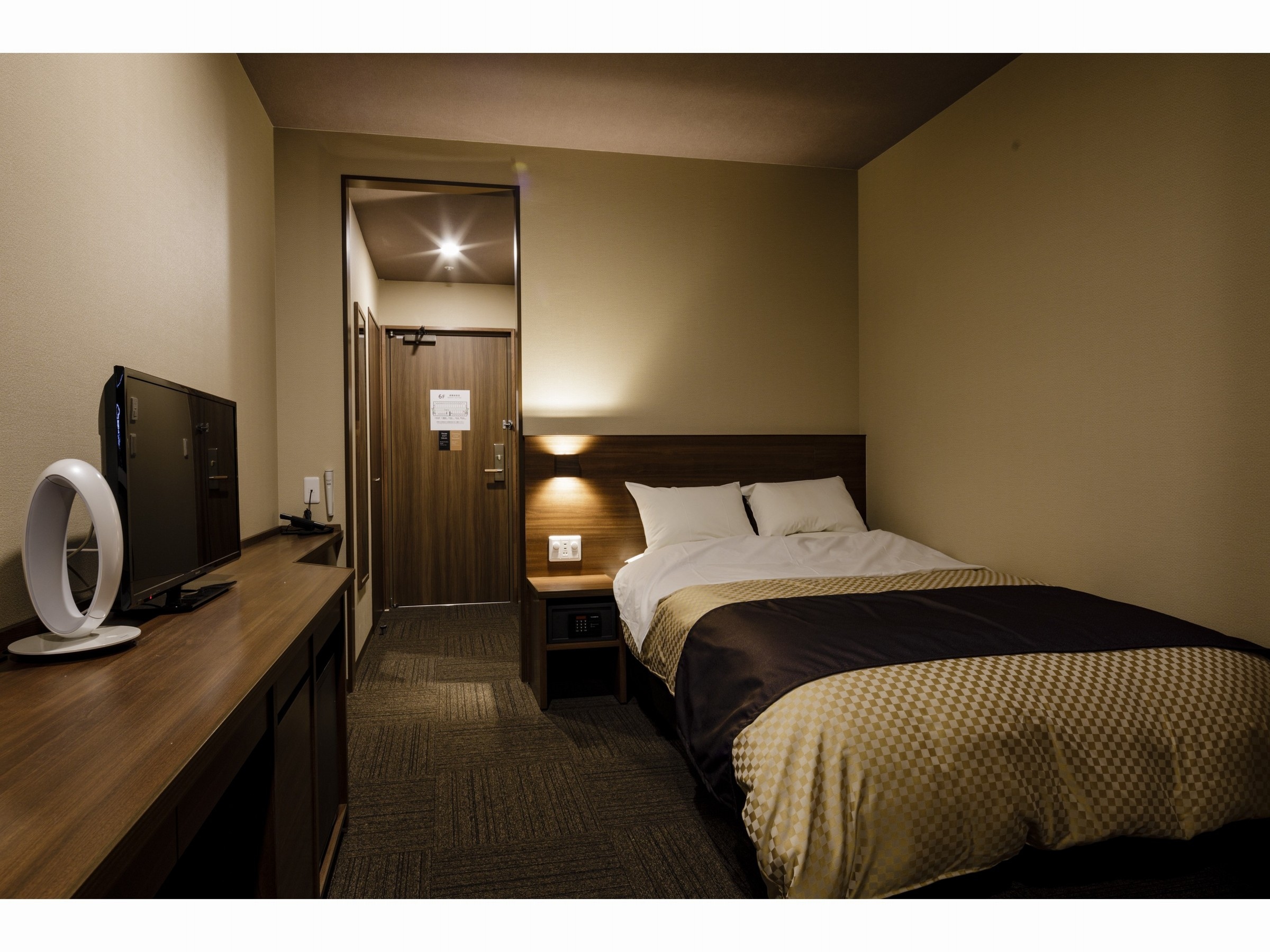 6th floor double bed non-smoking