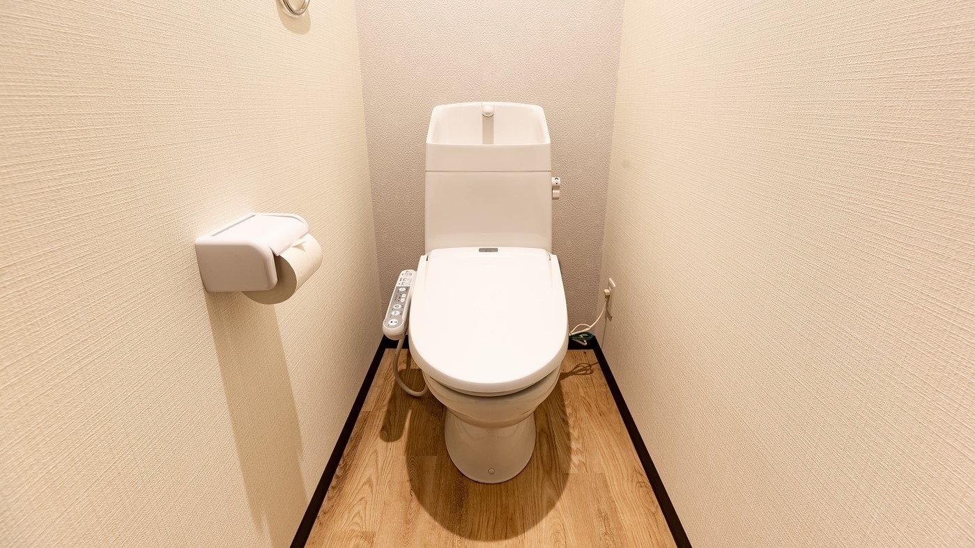 The bathroom and toilet are separate, so it's very hygienic.