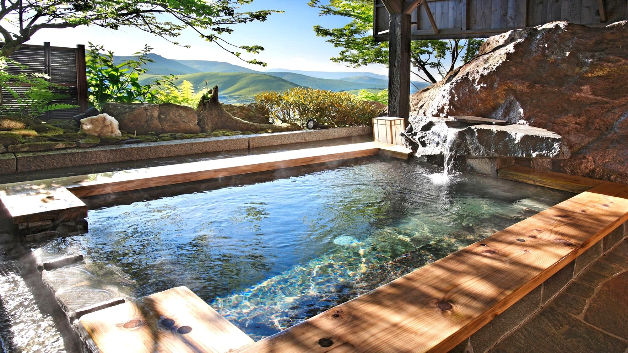 Private open-air bath overlooking the Tateshina mountains