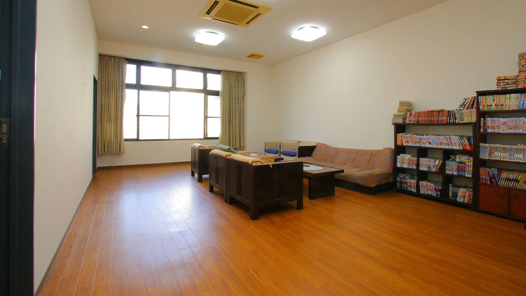 Conversation space (1F)