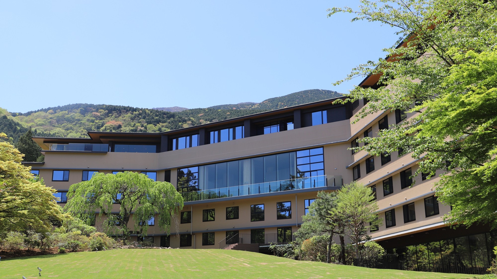 Hotel exterior (garden side)
