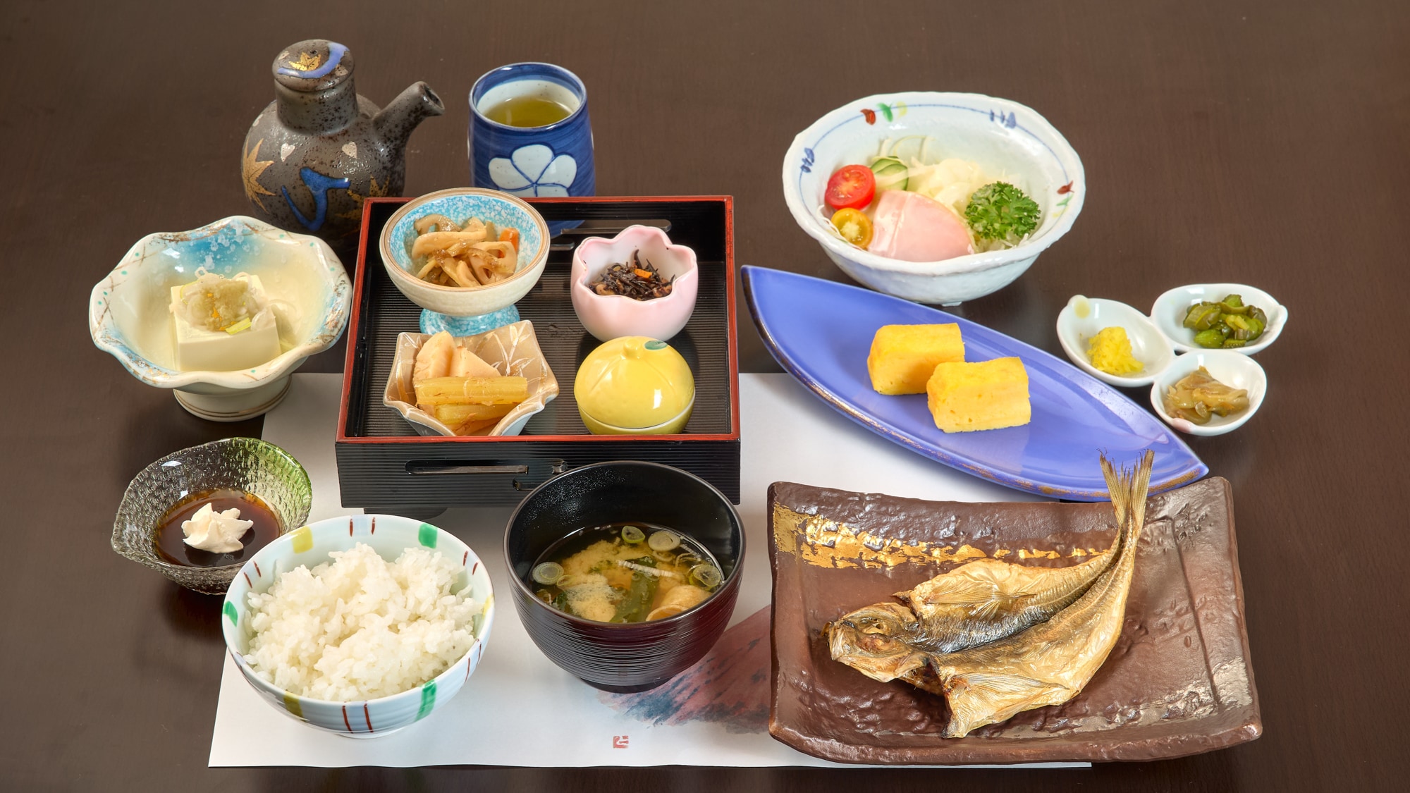 Breakfast: Japanese set meal / Japanese set meal will be provided depending on reservation status.