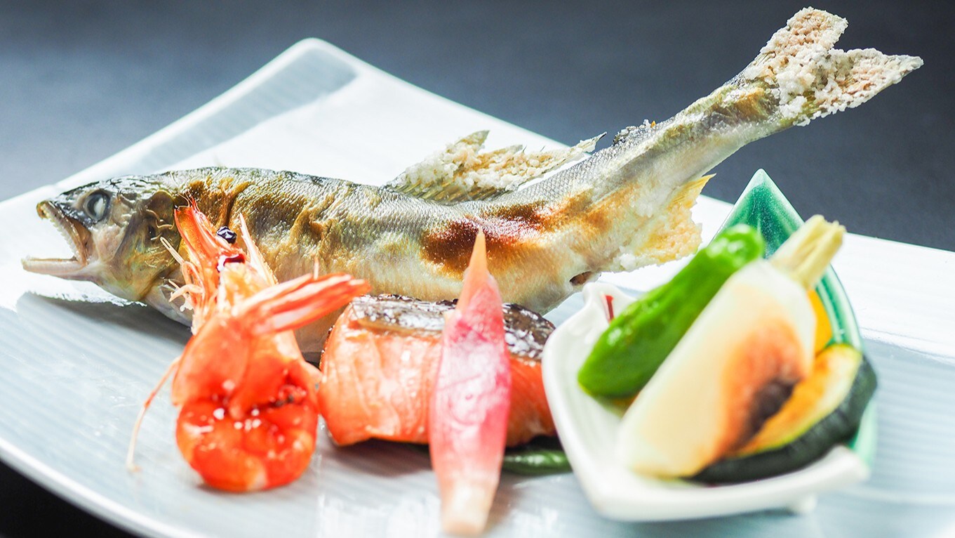 Grilled dishes / Salt-grilled sweetfish (with tade vinegar) and Fujikawa salmon grilled with yuzu sauce (Summer 2026 meal image)
