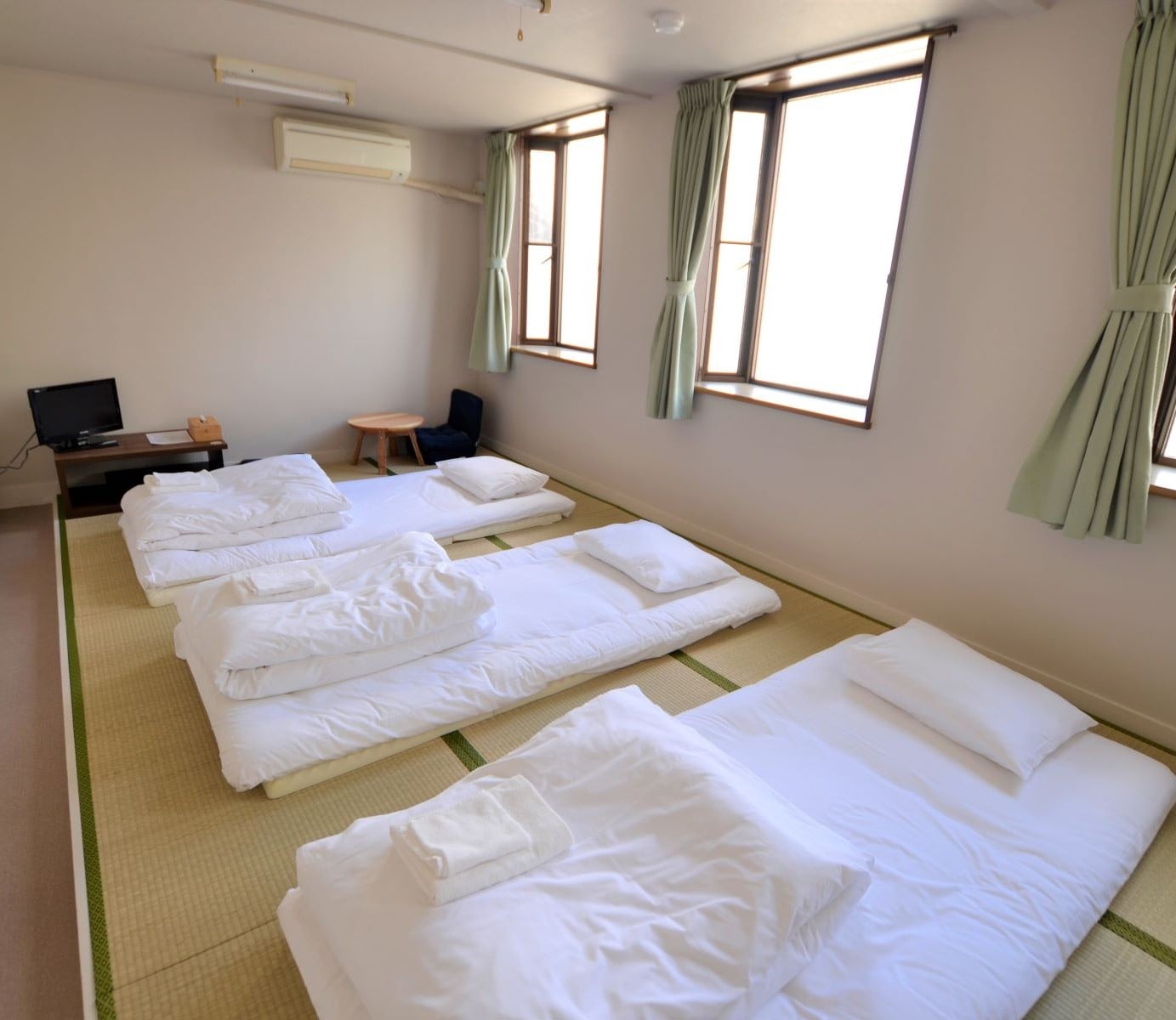 11 tatami Japanese-style room (for 3 people)