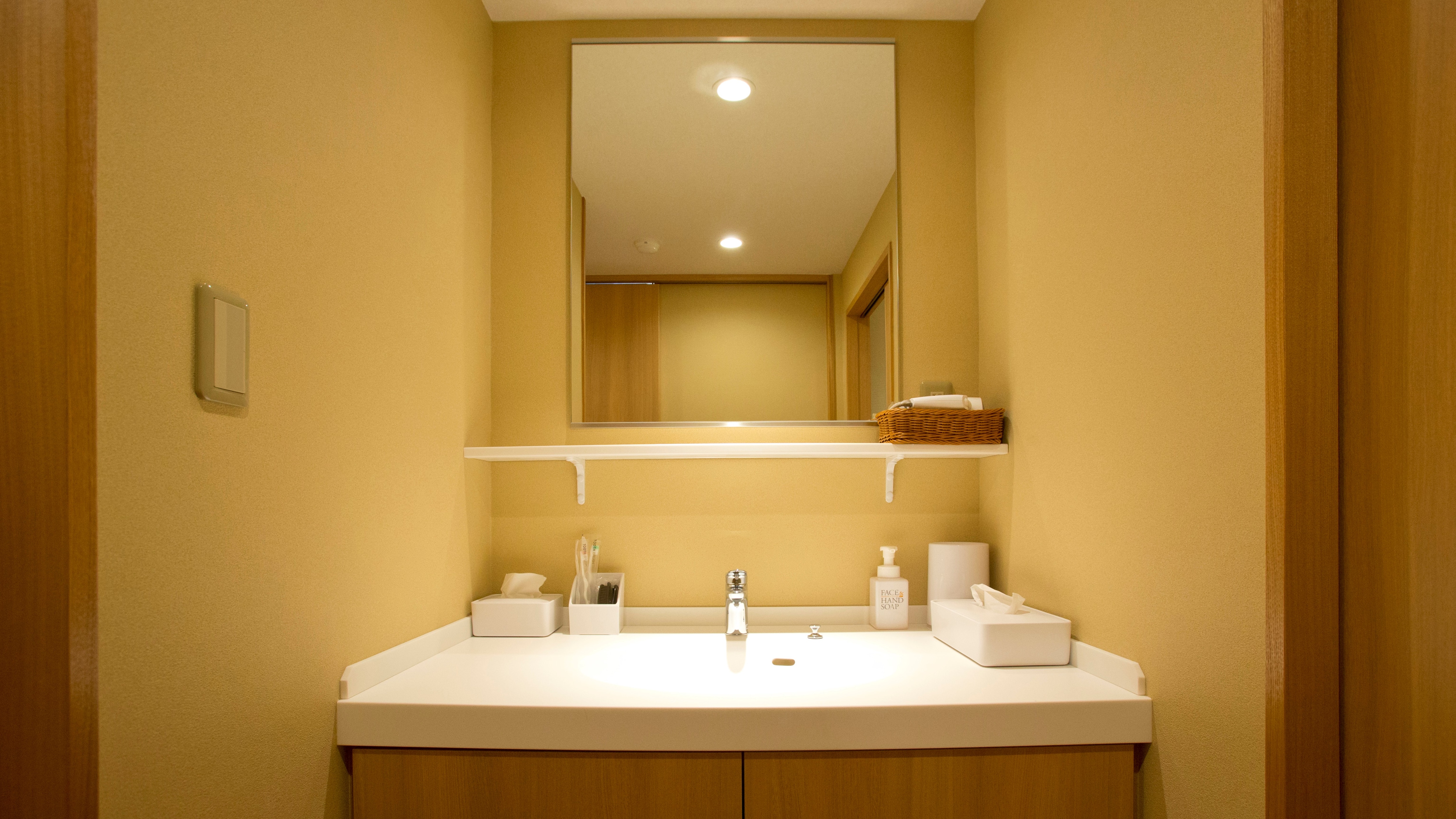 Main building [Japanese modern] [Western style room] [Japanese style room 10 tatami mats] Washroom