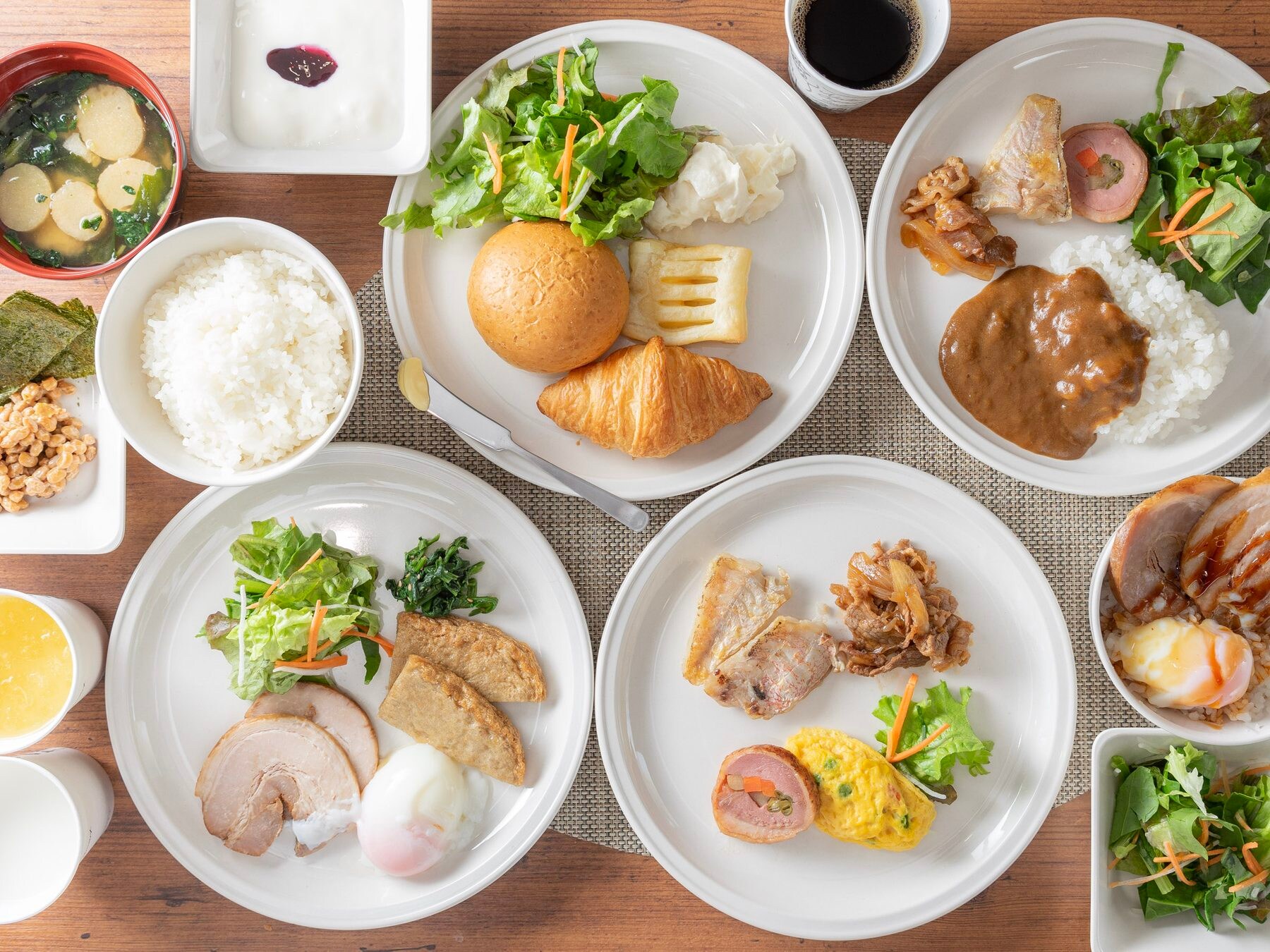 สามารถเพลิดเพลินไปกับอาหารทั้งญี่ปุ่นและตะวันตก
