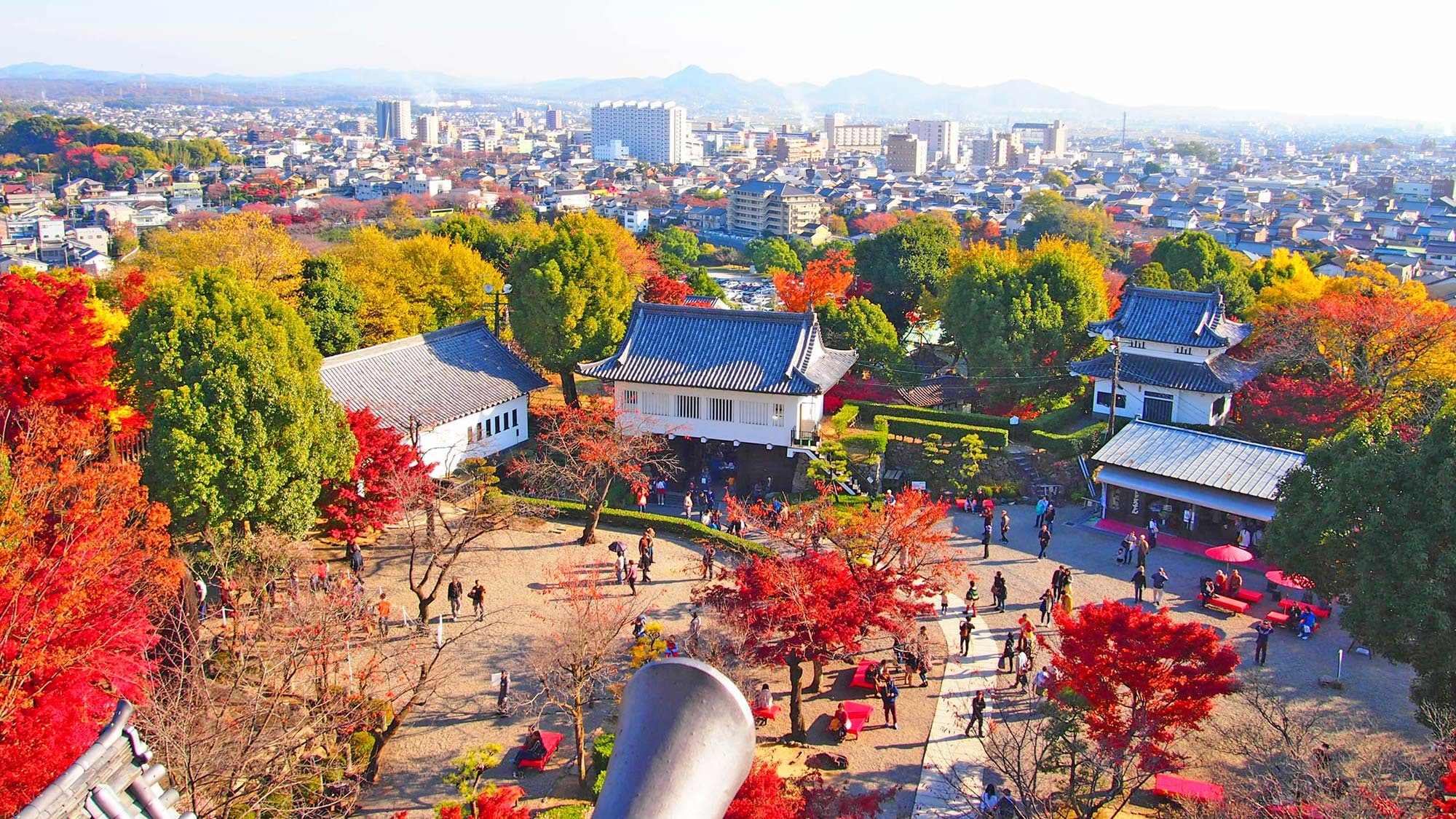 Lâu đài Inuyama (Lá mùa thu, nhìn từ tháp lâu đài)