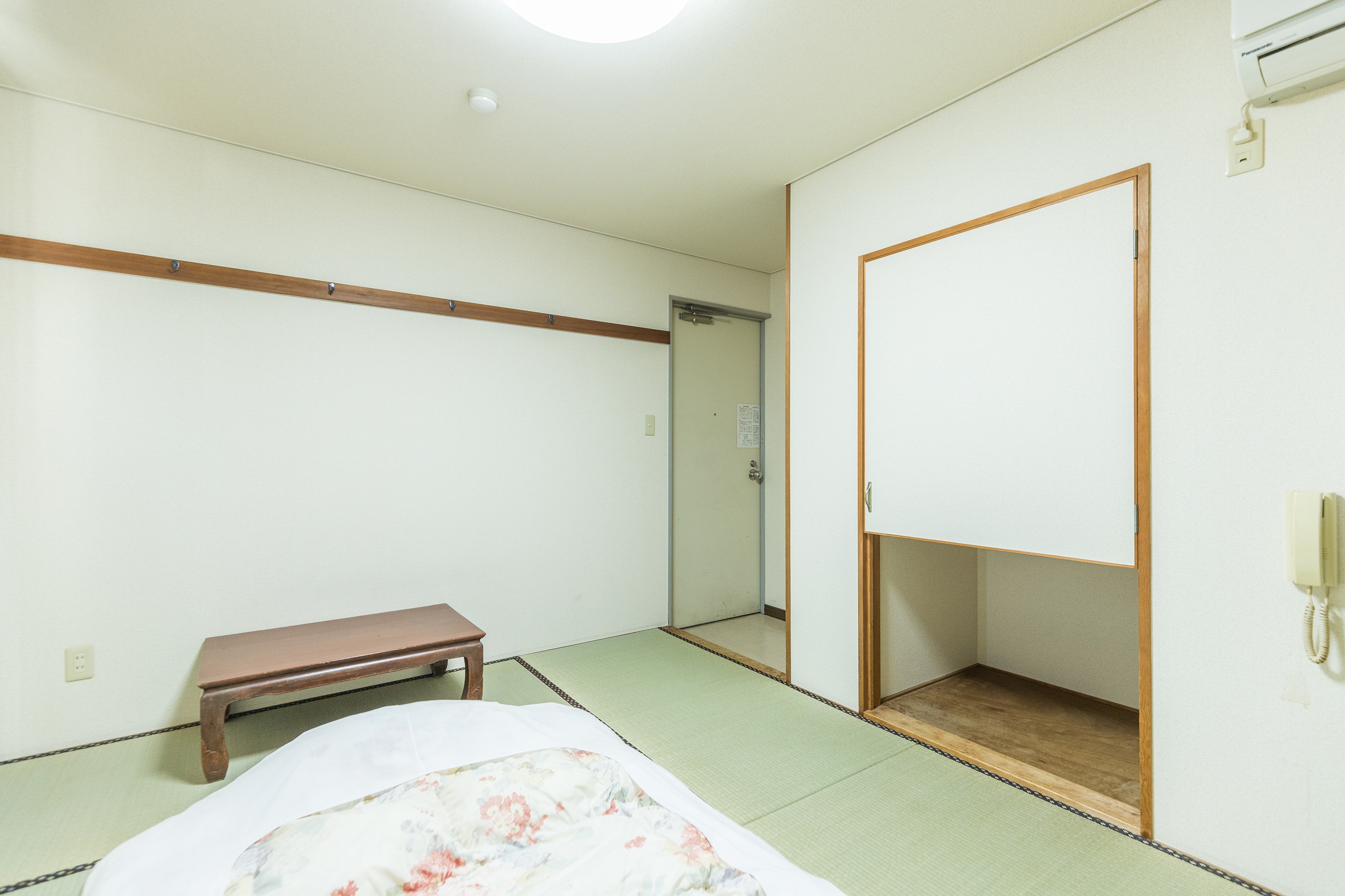 Japanese-style room for two (no bath or toilet)